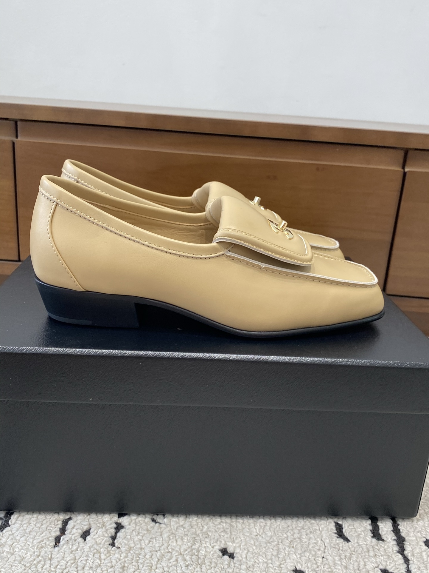 [TOP] CHANEL Square-toe Loafers - Beige - 711 Luxury