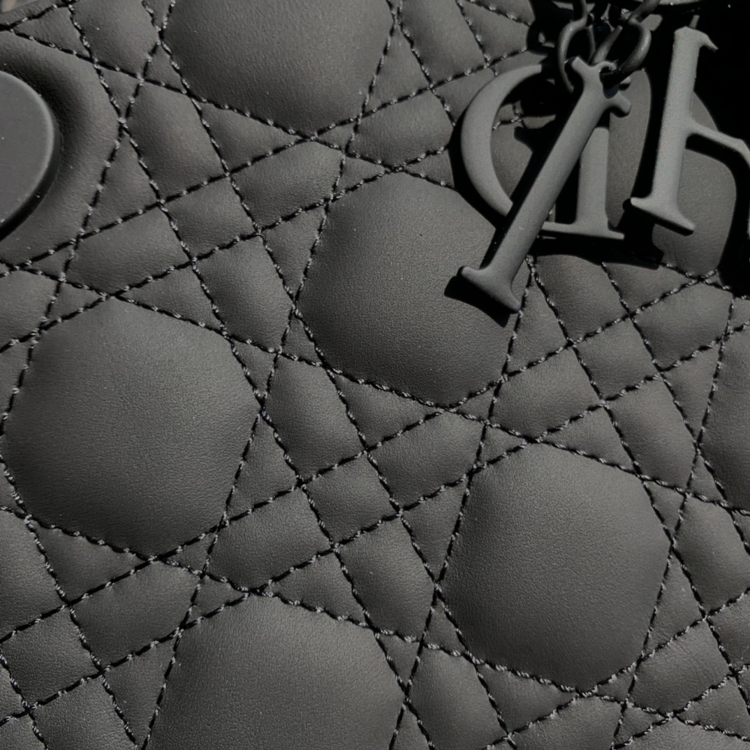 [TOP] Christian Dior Lady Dior Bag Calfskin 20x16.5x8cm - Black