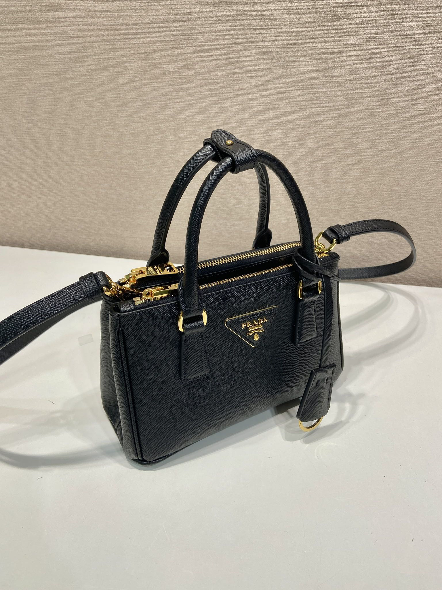 [TOP] PRADA Galleria Bag Saffiano Leather 21x12.5x8.5cm - Black & GHW