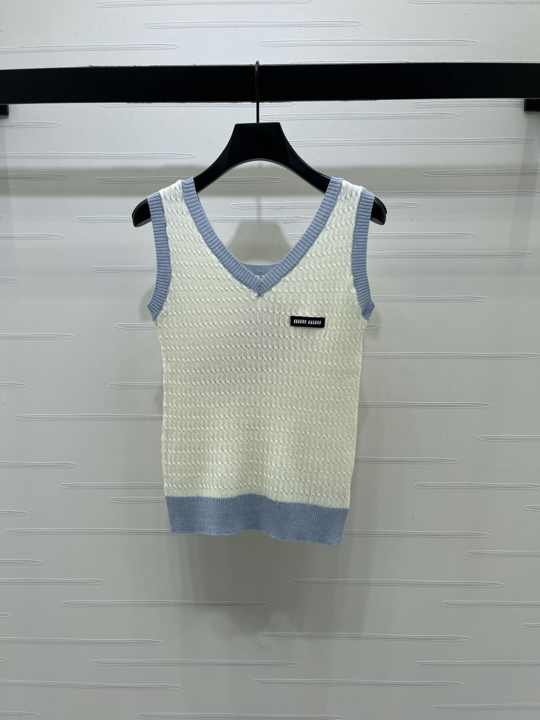 [TOP] Miu Miu Knit Vest - White - 711 Luxury