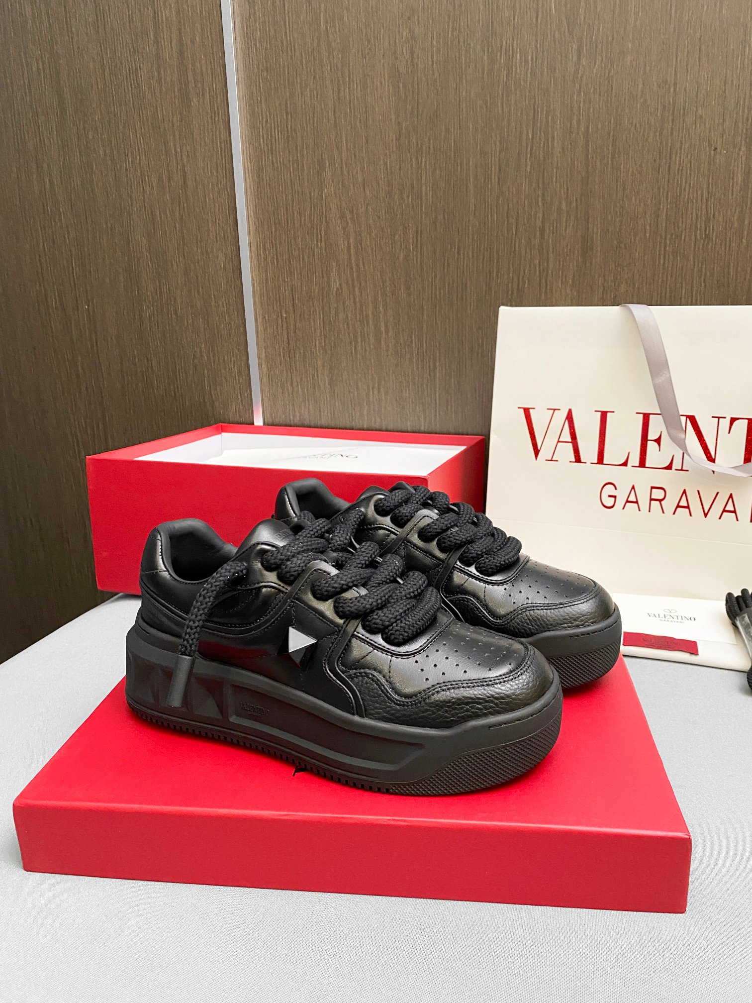 [TOP] VALENTINO Casual Shoes - Black - 711 Luxury