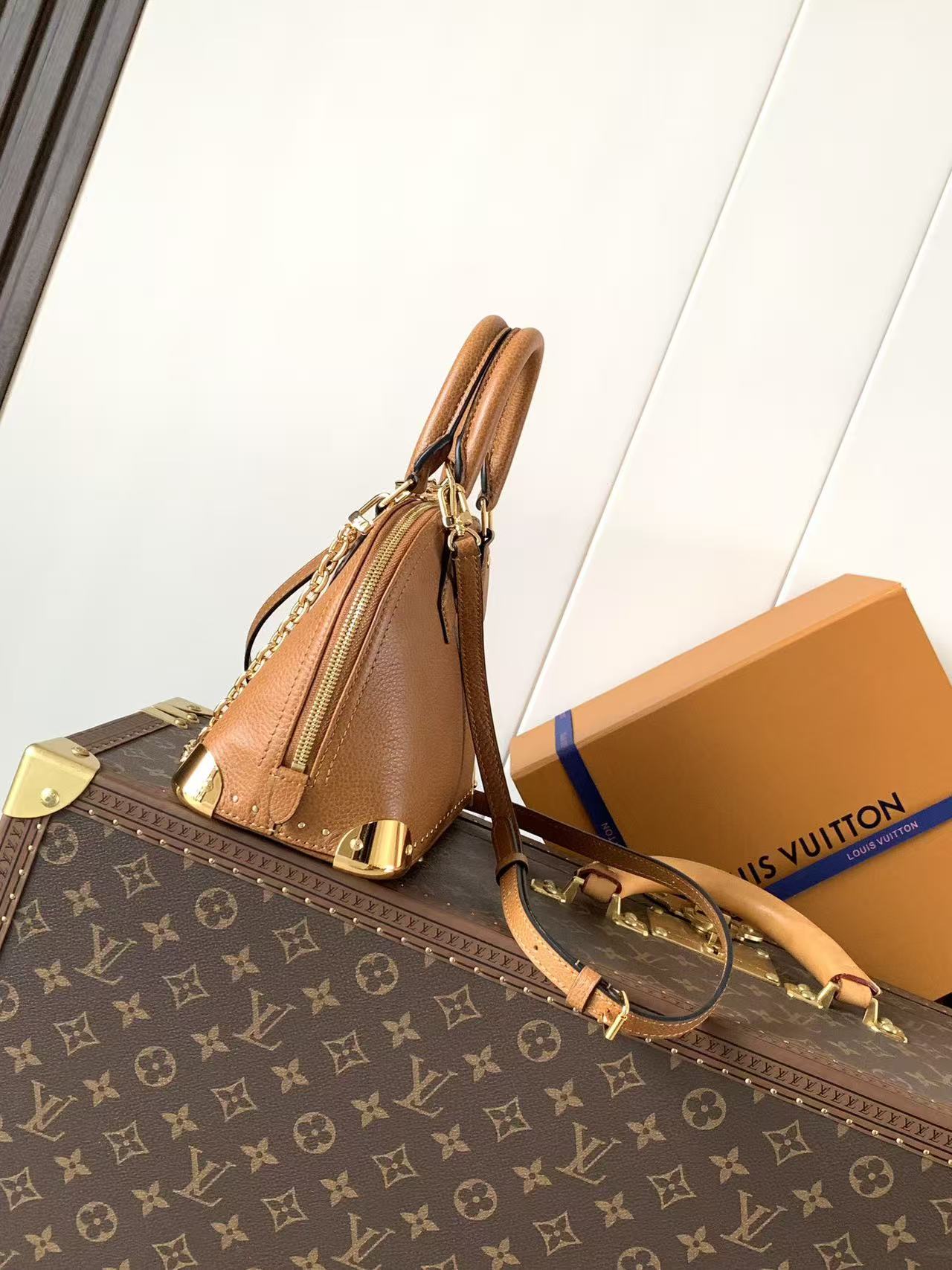 [TOP] Louis Vuitton LV ALMA TRUNK BB 22 x 19 x 11 cm - Brown - 711 Luxury