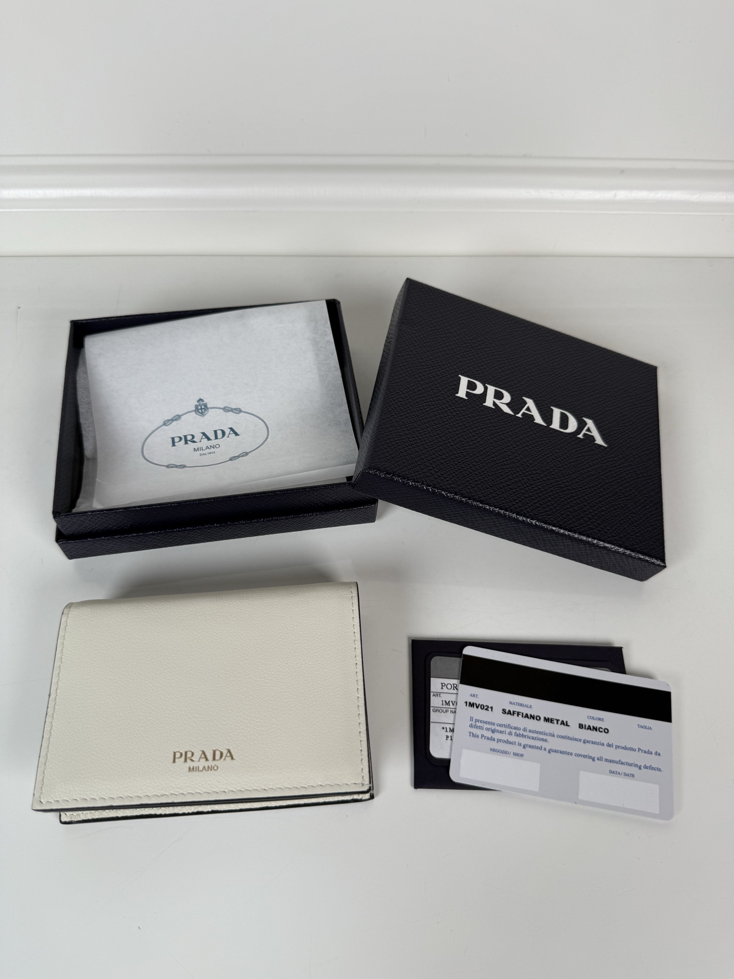 [TOP] PRADA Wallet 11.2 x 9.5cm - White - 711 Luxury