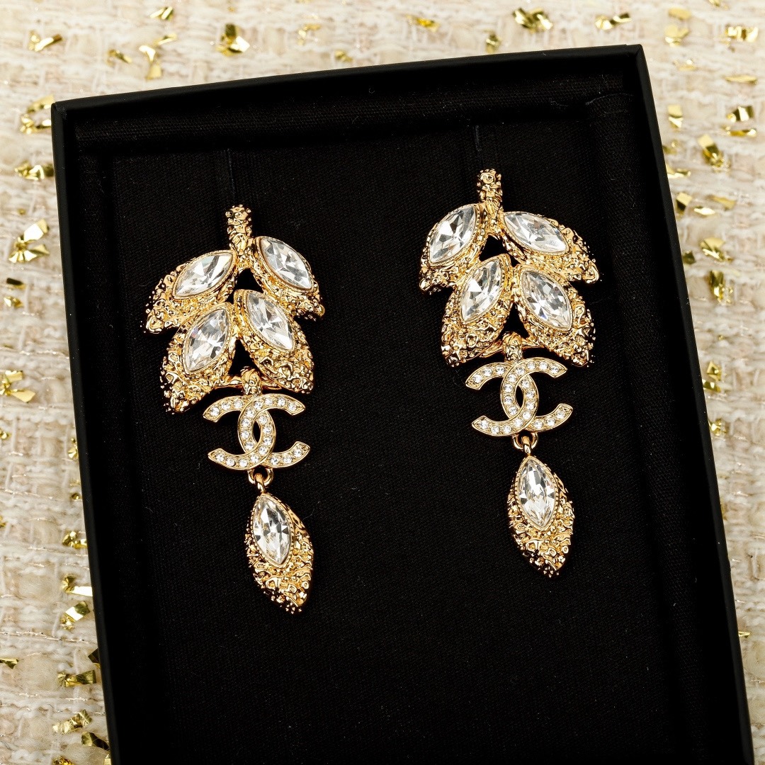 [TOP] CHANEL Earrings - Gold