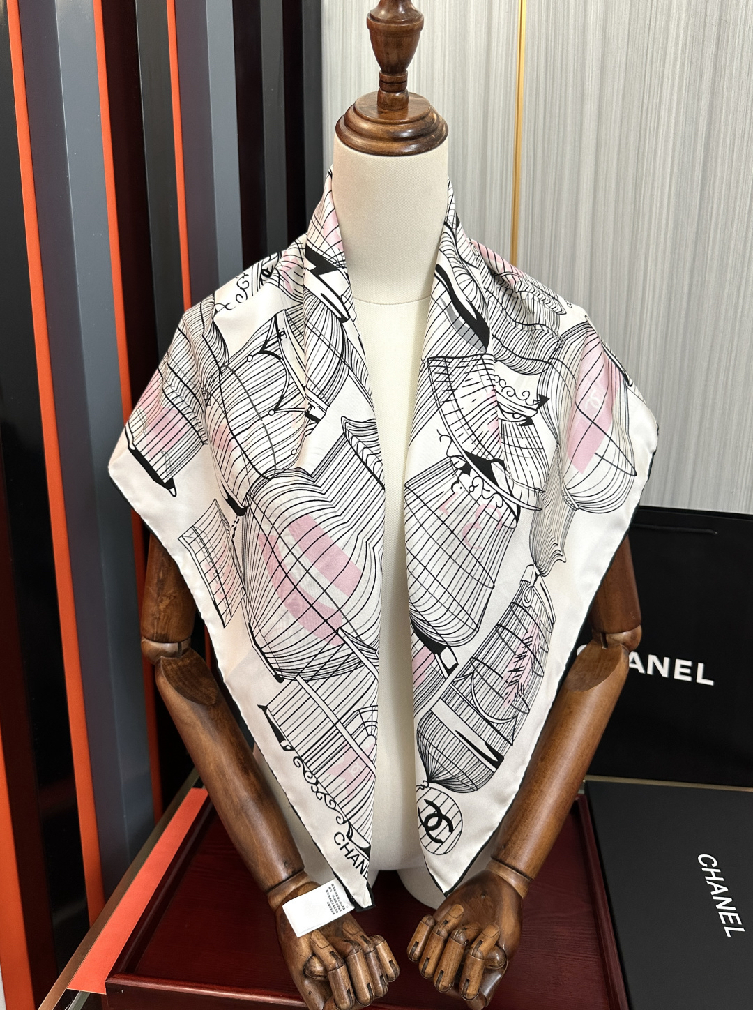 [TOP] CHANEL Scarf  90x90cm - White - 711 Luxury