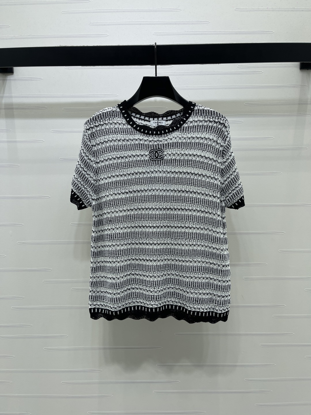 [TOP] CHANEL Knit Top - White and Black - 711 Luxury