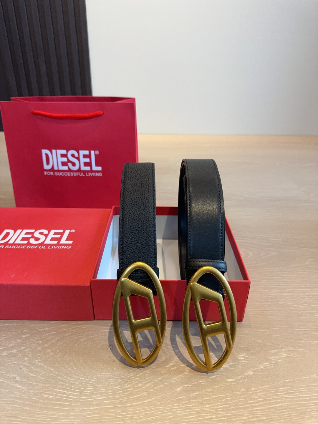 DIESEL Black Leather Belt with Gold-tone 'D' Buckle (Replica)
