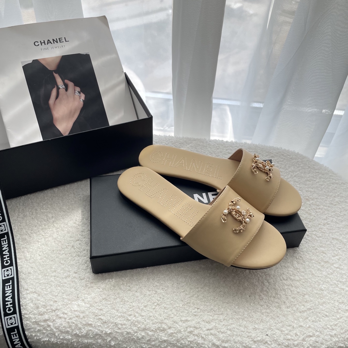 [TOP] CHANEL Flat Sandals - Khaki