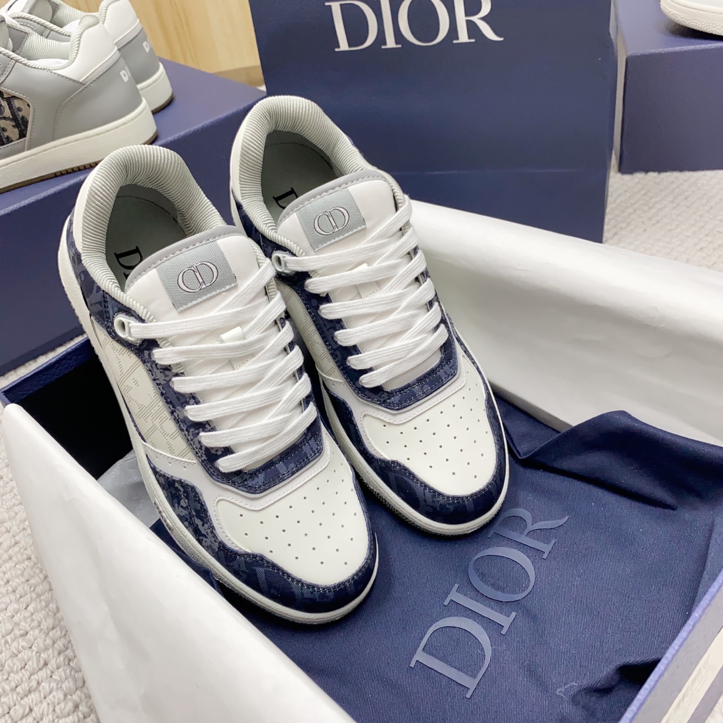 [TOP] Christian Dior  Men's Sneakers - White