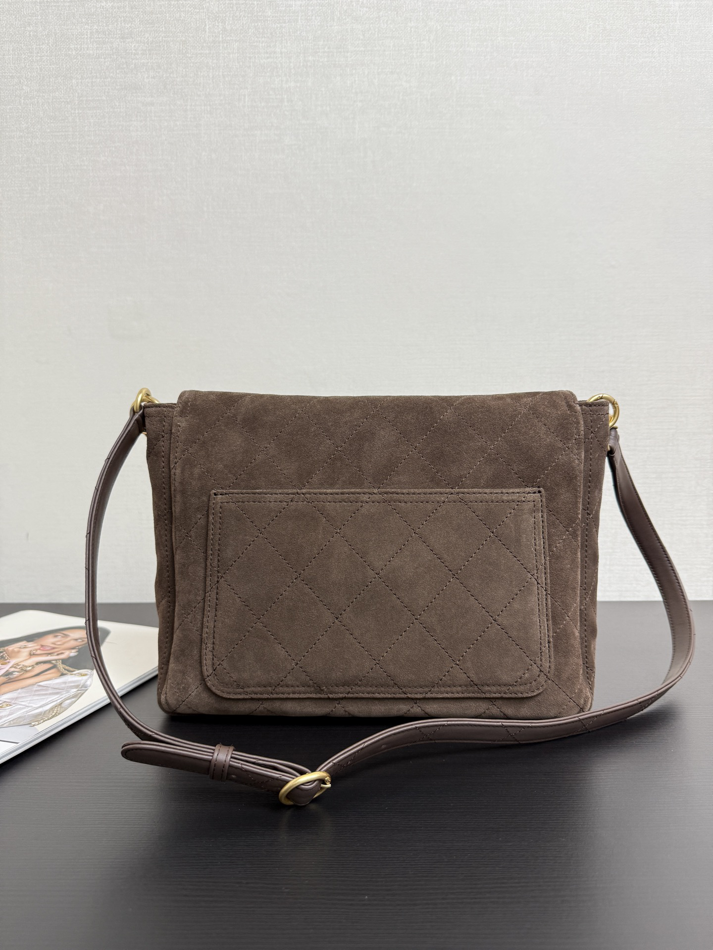 [TOP] CHANEL Messenger Bag 21.5x30x6cm - Chocolate & GHW - 711 Luxury