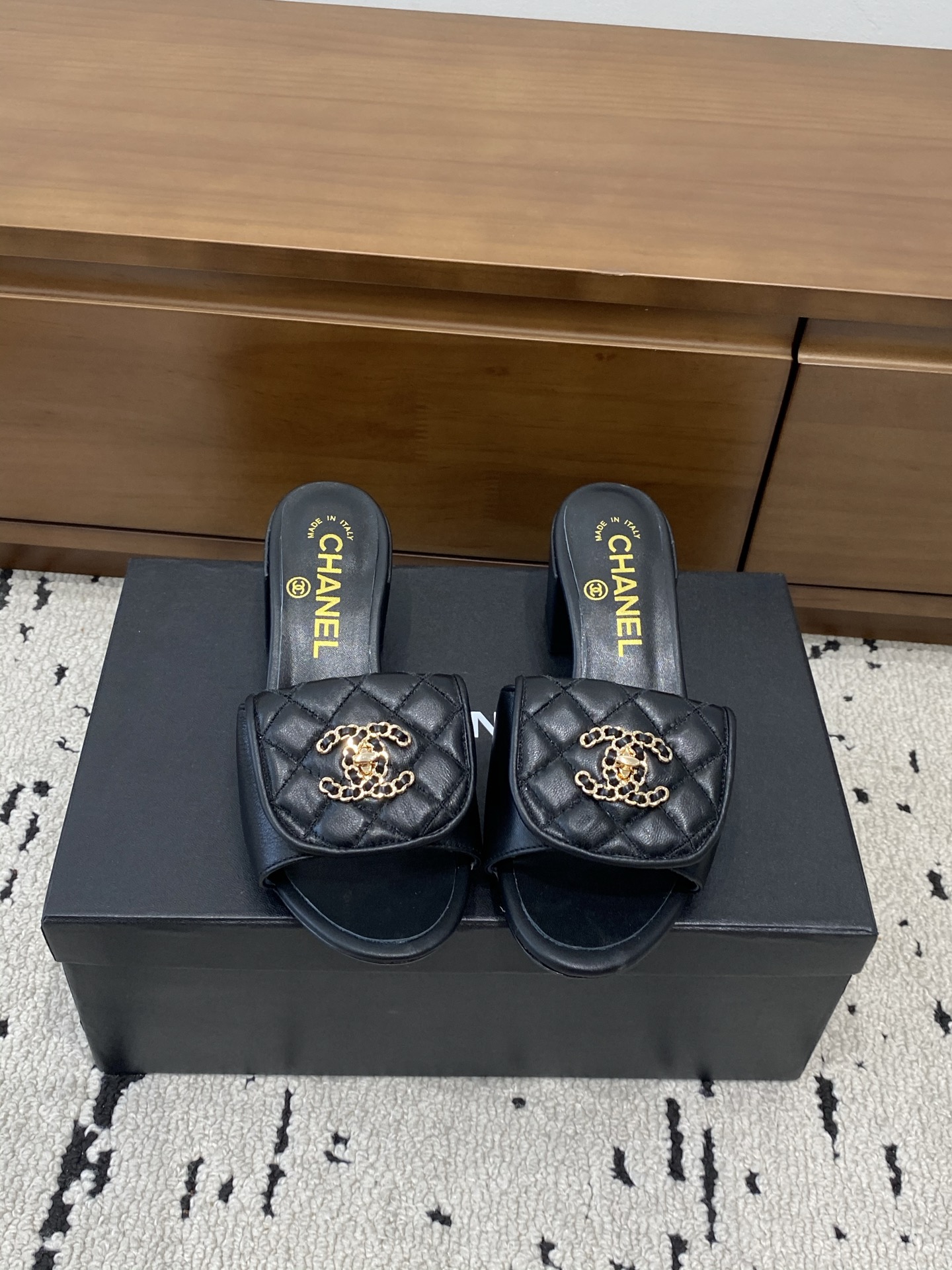 [TOP] CHANEL Slippers - Black - 711 Luxury
