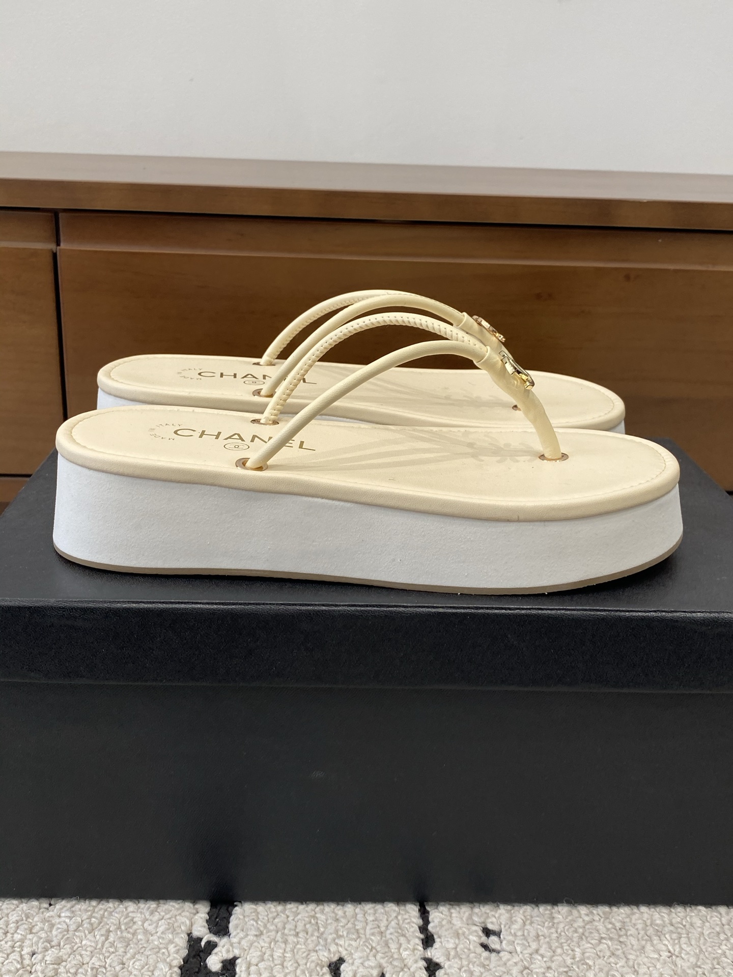 [TOP] CHANEL Slippers - Beige - 711 Luxury