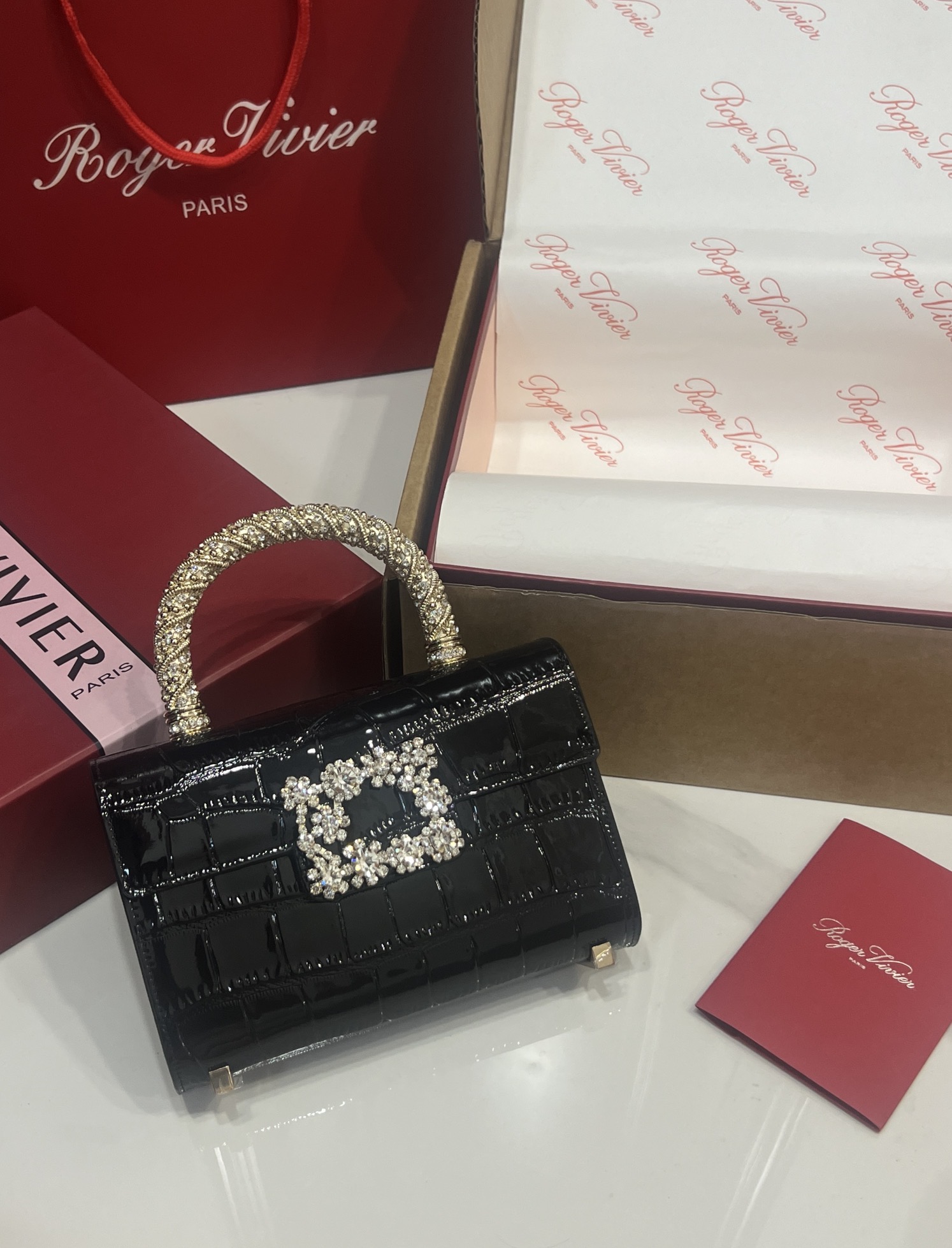 [TOP] ROGER VIVIER Diamond Bag with Crocodile Pattern Cowhide 19-13-4 CM - Black - 711 Luxury