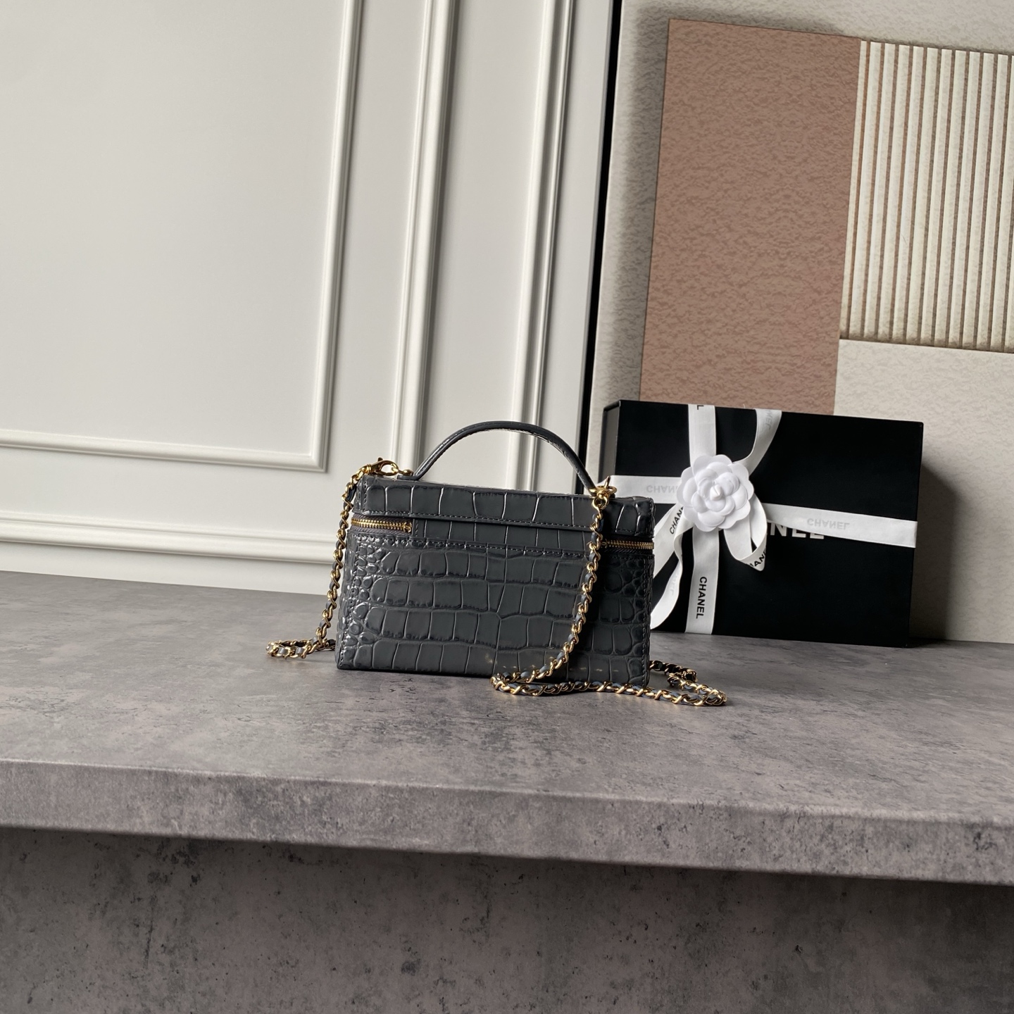 [TOP] CHANEL Vanity Case Crocodile Pattern Calfskin 19.5x17x5cm - Black - 711 Luxury