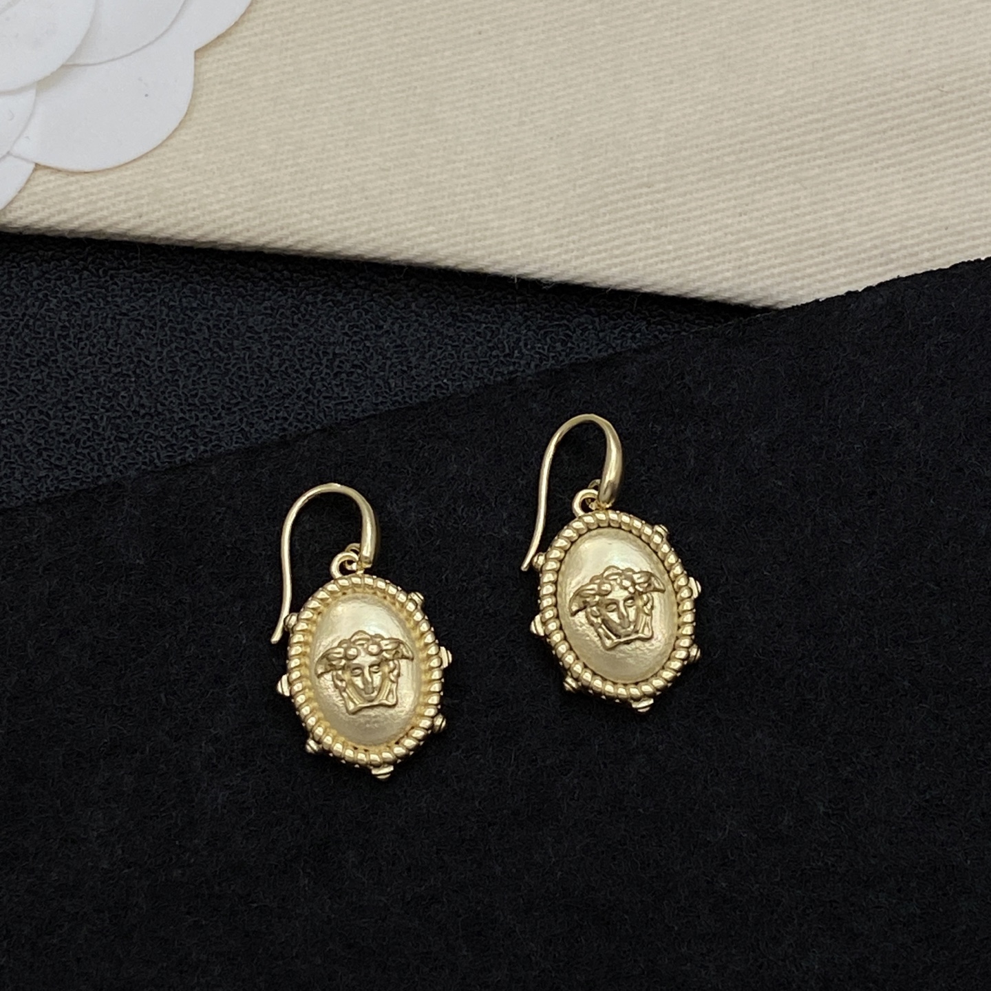 [TOP] VERSACE Earrings - Gold - 711 Luxury