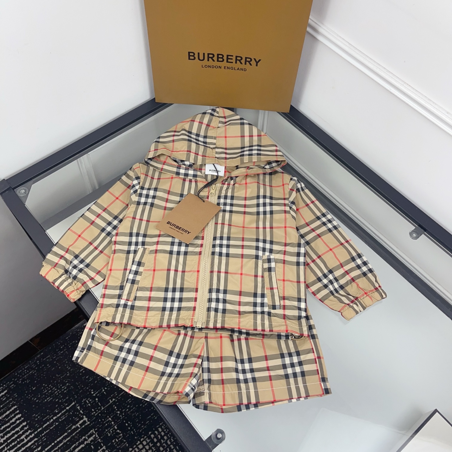 Burberry Unisex Kids Vintage Check Hooded Sun Protection Jacket & Elastic Waist Shorts Two Piece Set Boys Girls Sizes 90-150