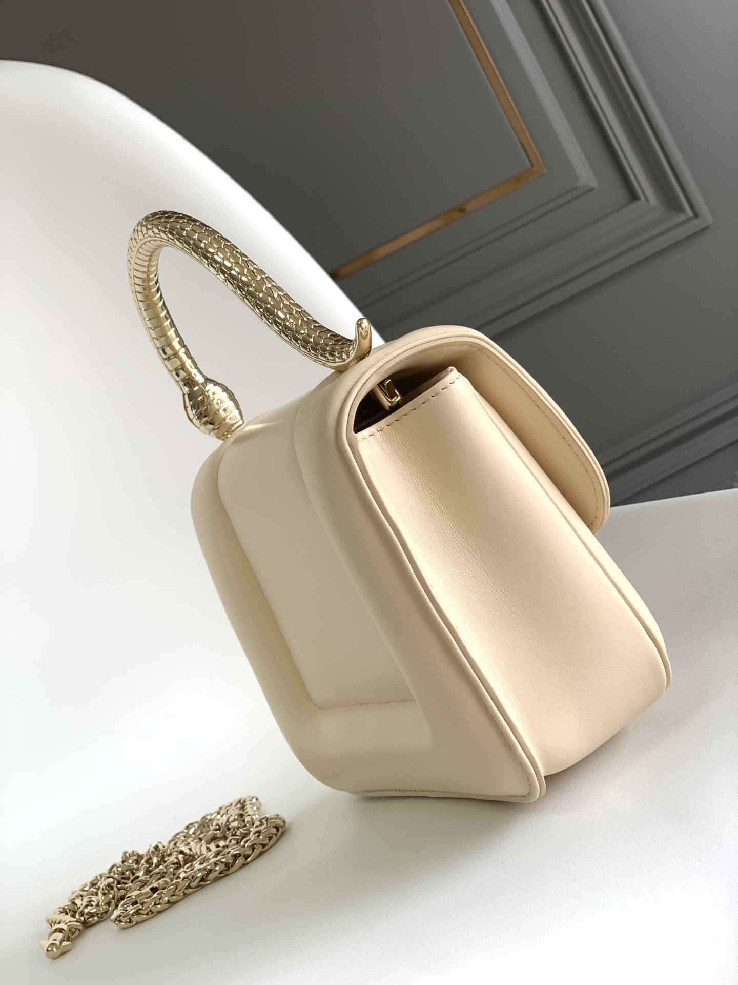 [TOP] BVLGARI Bag Lambskin 19.2x15x6cm - Beige