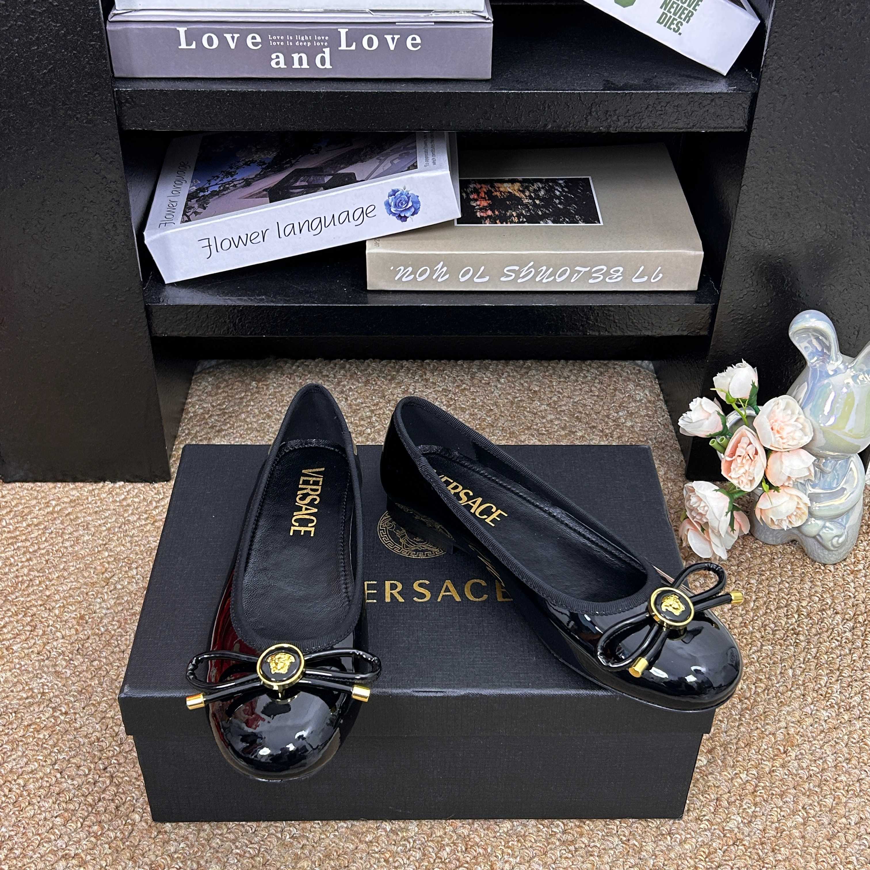 [TOP] VERSACE Flat Shoes - 4 Colors