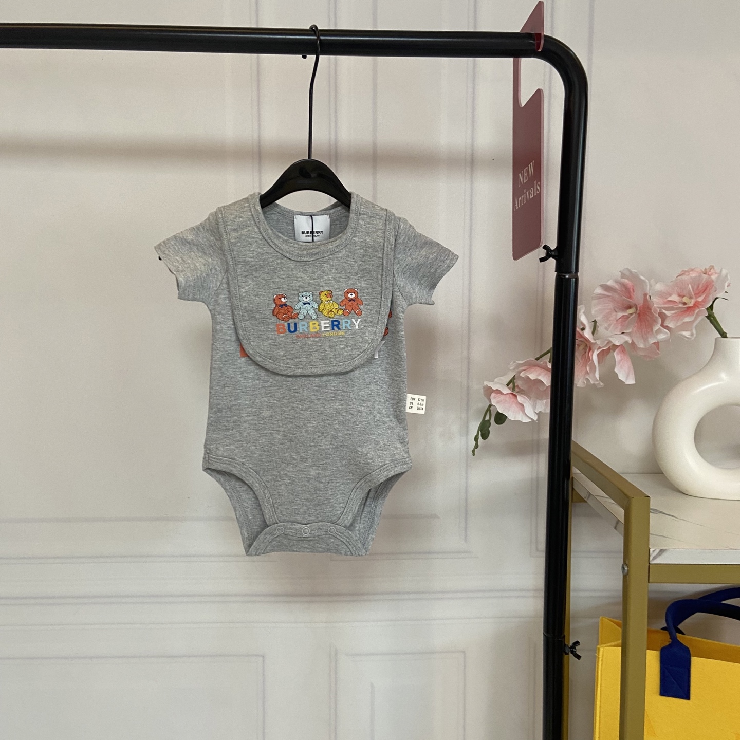 Burberry Unisex Baby Grey Multi Teddy Bear Print Short Sleeve Bodysuit & Matching Bib 2 Piece Infant Gift Set Boys Girls Sizes 59-90