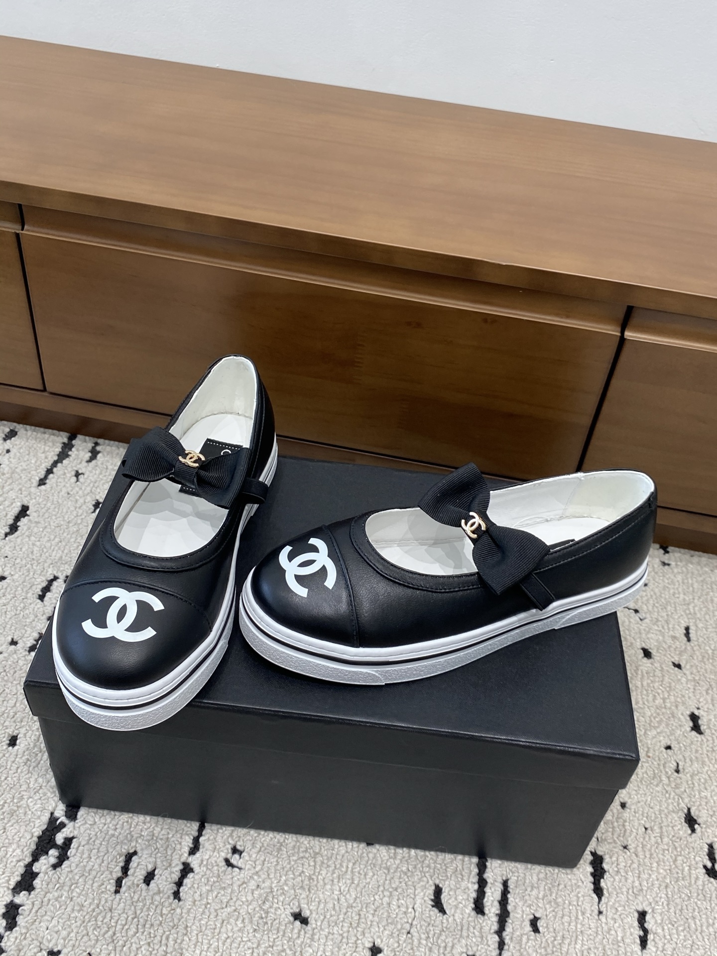 [TOP] CHANEL Flats - Black - 711 Luxury