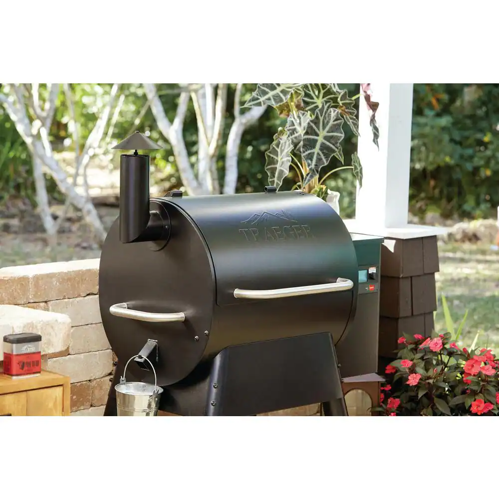 Pro 575 Wifi Pellet Grill and Smoker in Black