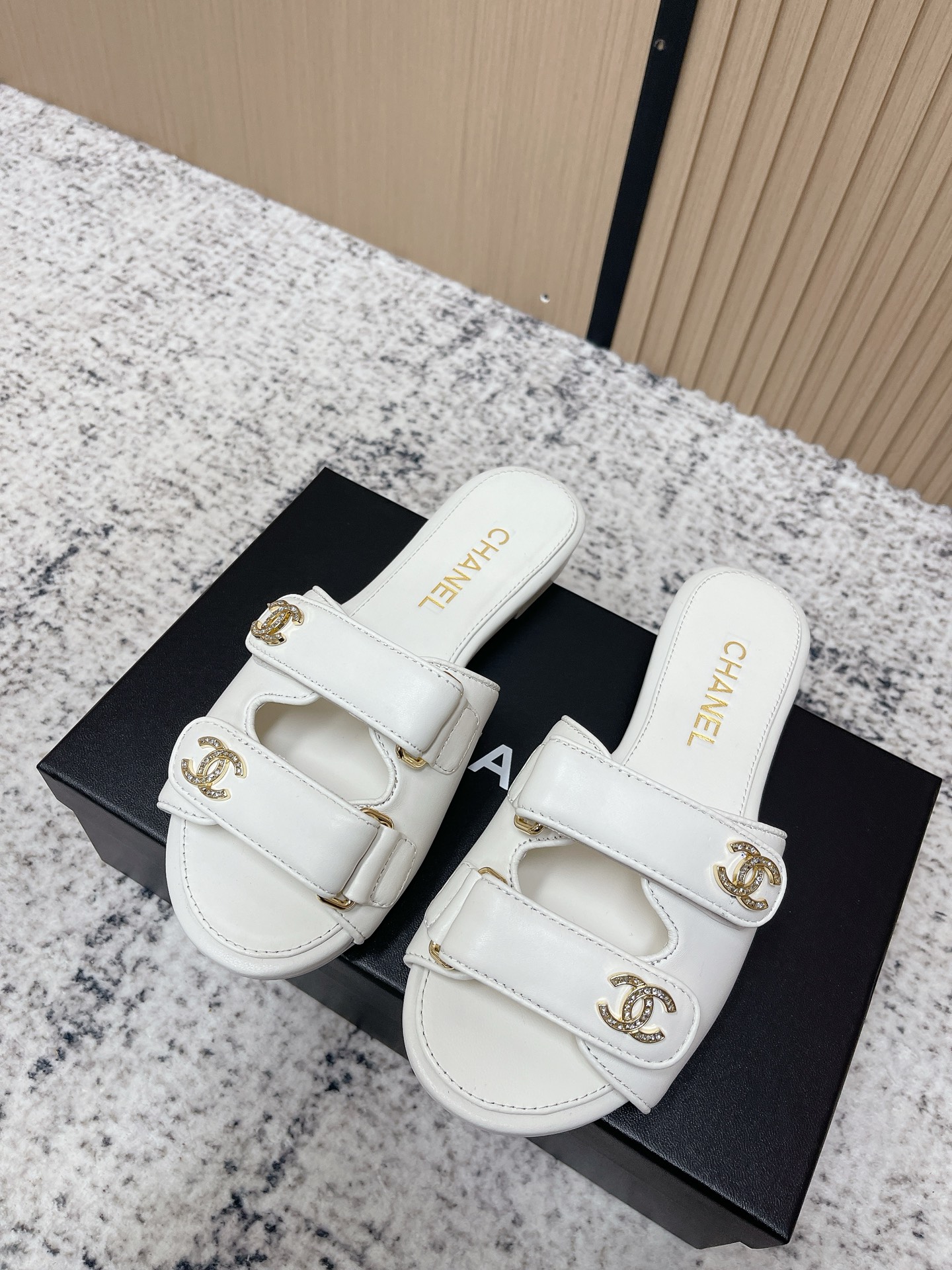 [TOP] CHANEL  Sandals - White