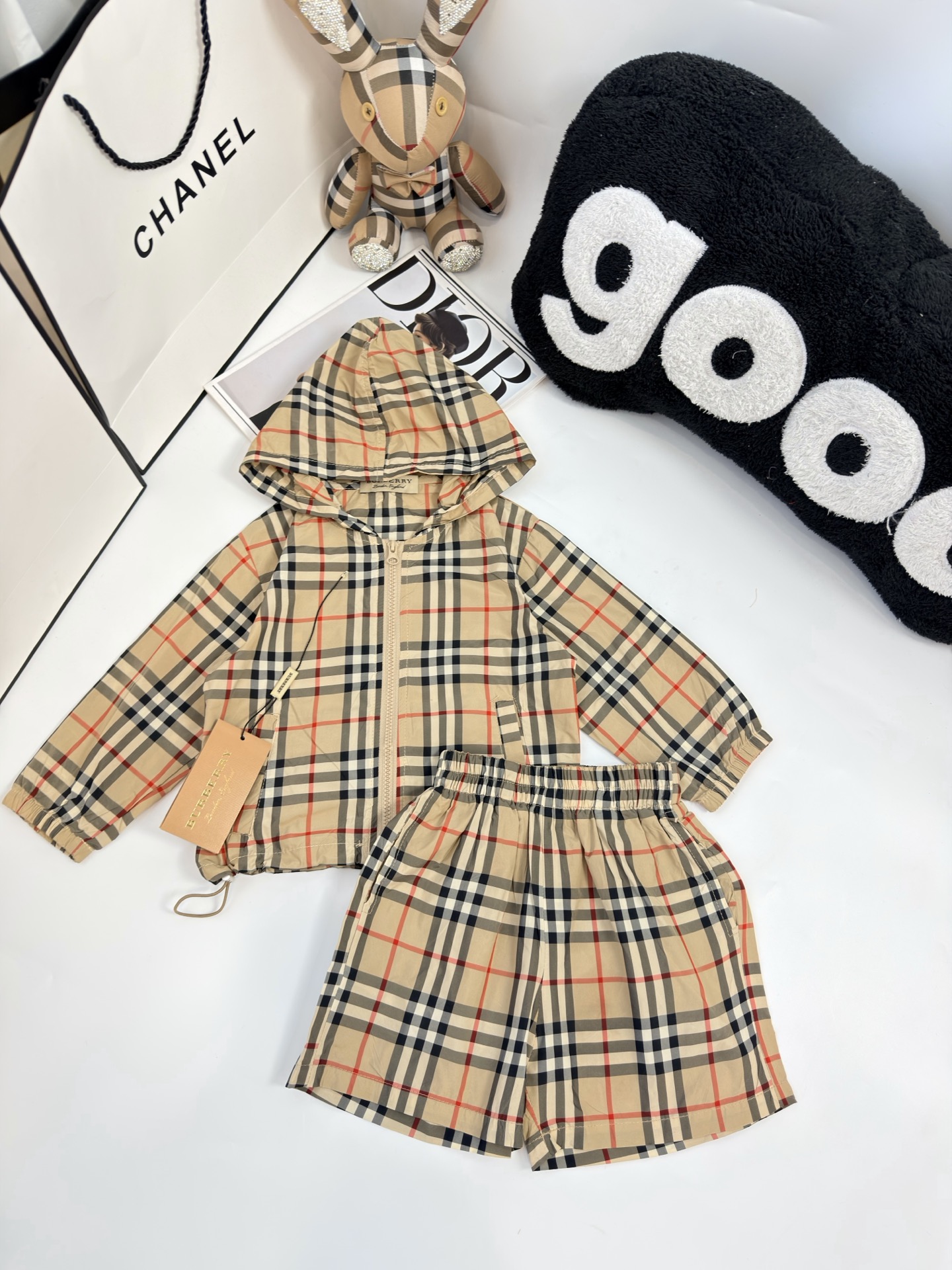 Burberry Unisex Kids Classic Vintage Check Hooded Sun Protection Jacket & Shorts Two Piece Set Boys Girls Sizes 90-150