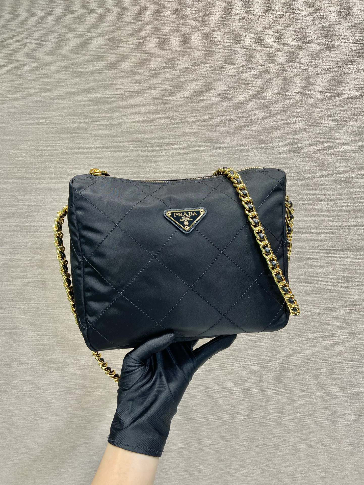 [TOP] PRADA Traditional Chain Pattern Duffle  Bag  22x19x8cm - Black - 711 Luxury