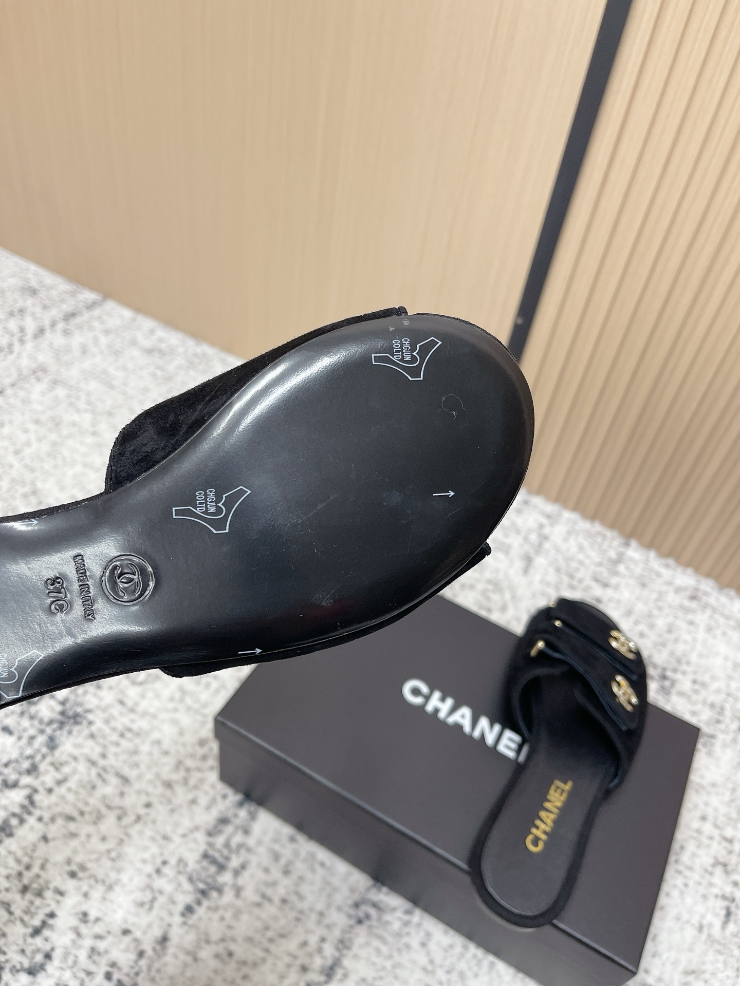 [TOP] CHANEL  Sandals - Black