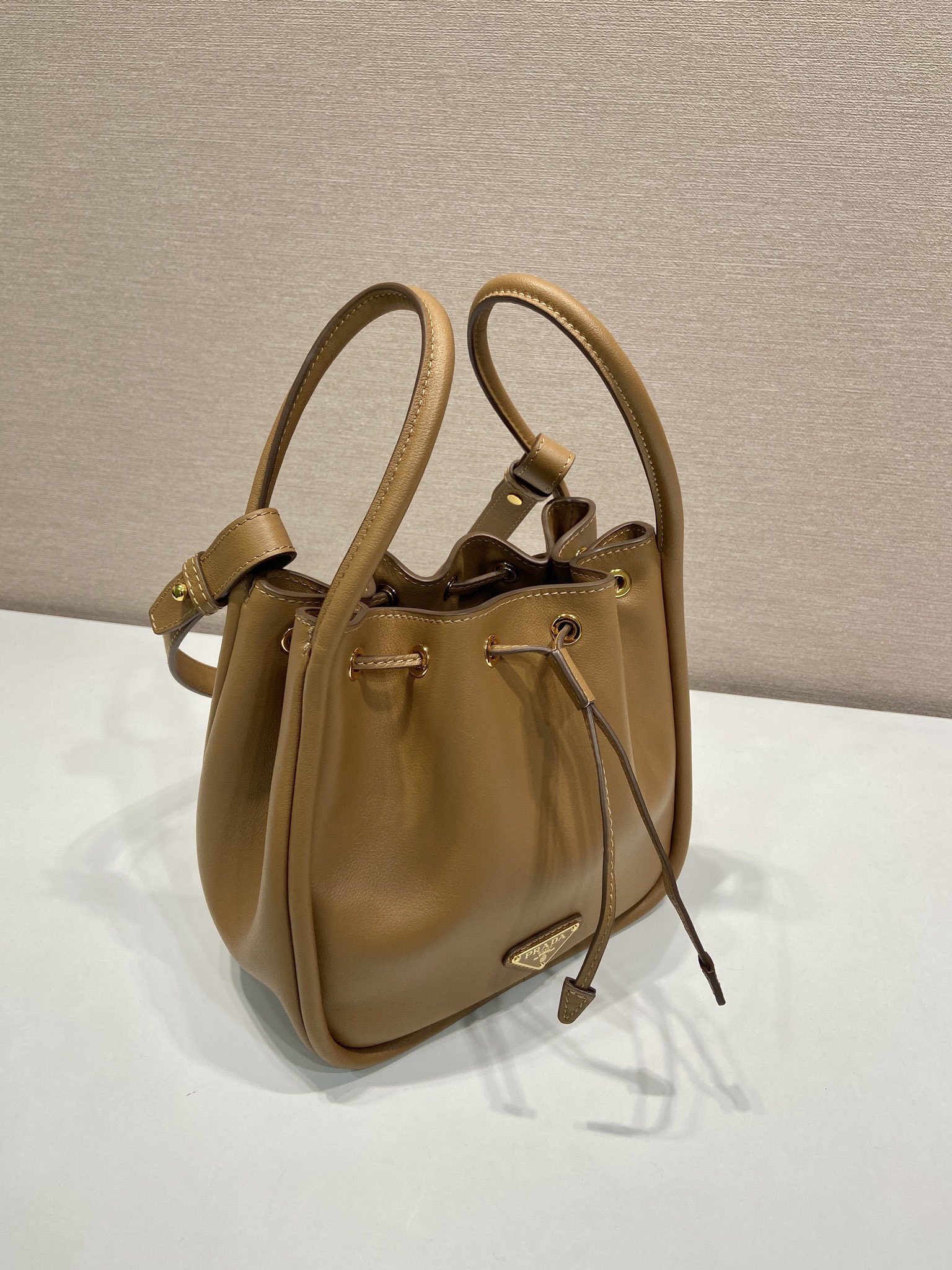 [TOP] PRADA Bucket Bag Calfskin 22x21x10.5cm - Brown - 711 Luxury