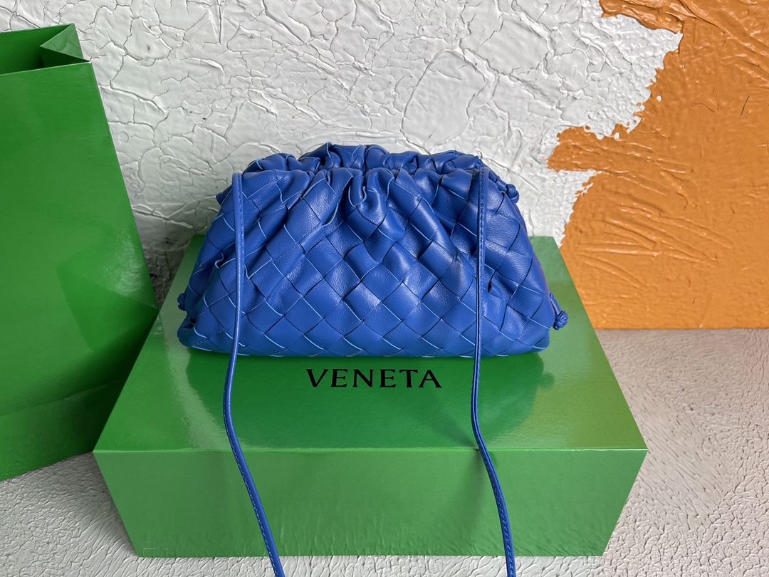 [TOP] Bottega Veneta BV The Pouch Bag 22x13x7cm - Blue - 711 Luxury