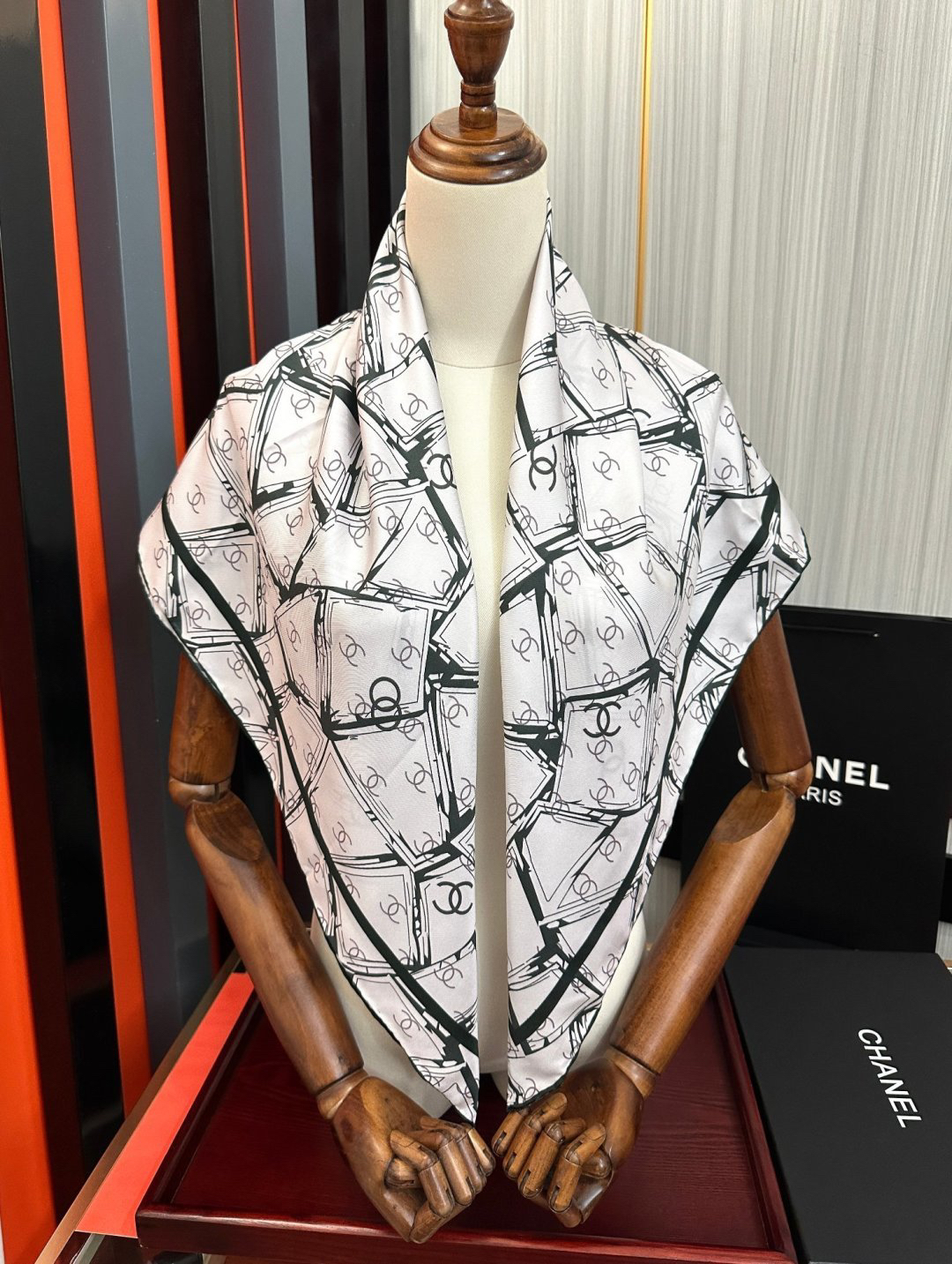 [TOP] CHANEL Scarf 90x90 cm - White - 711 Luxury