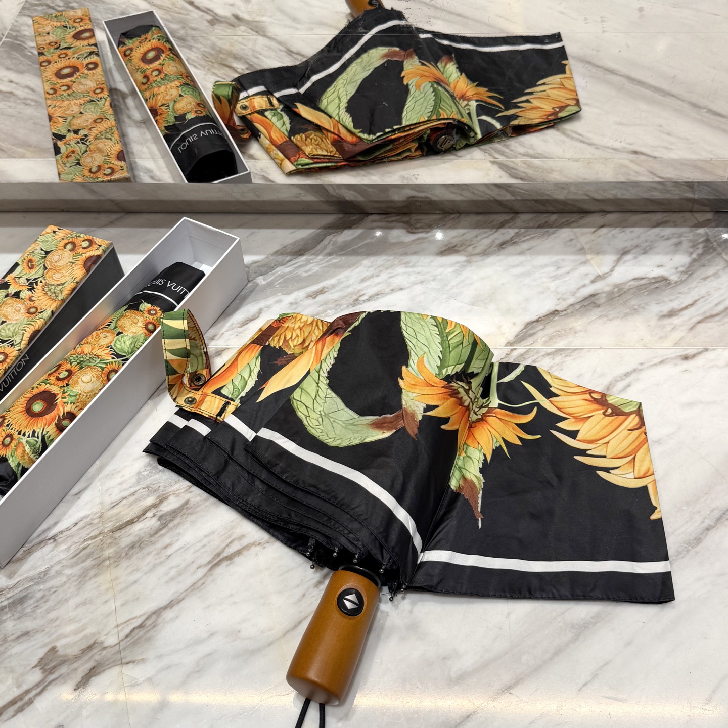 [TOP] Louis Vuitton LV Umbrella - Black - 711 Luxury