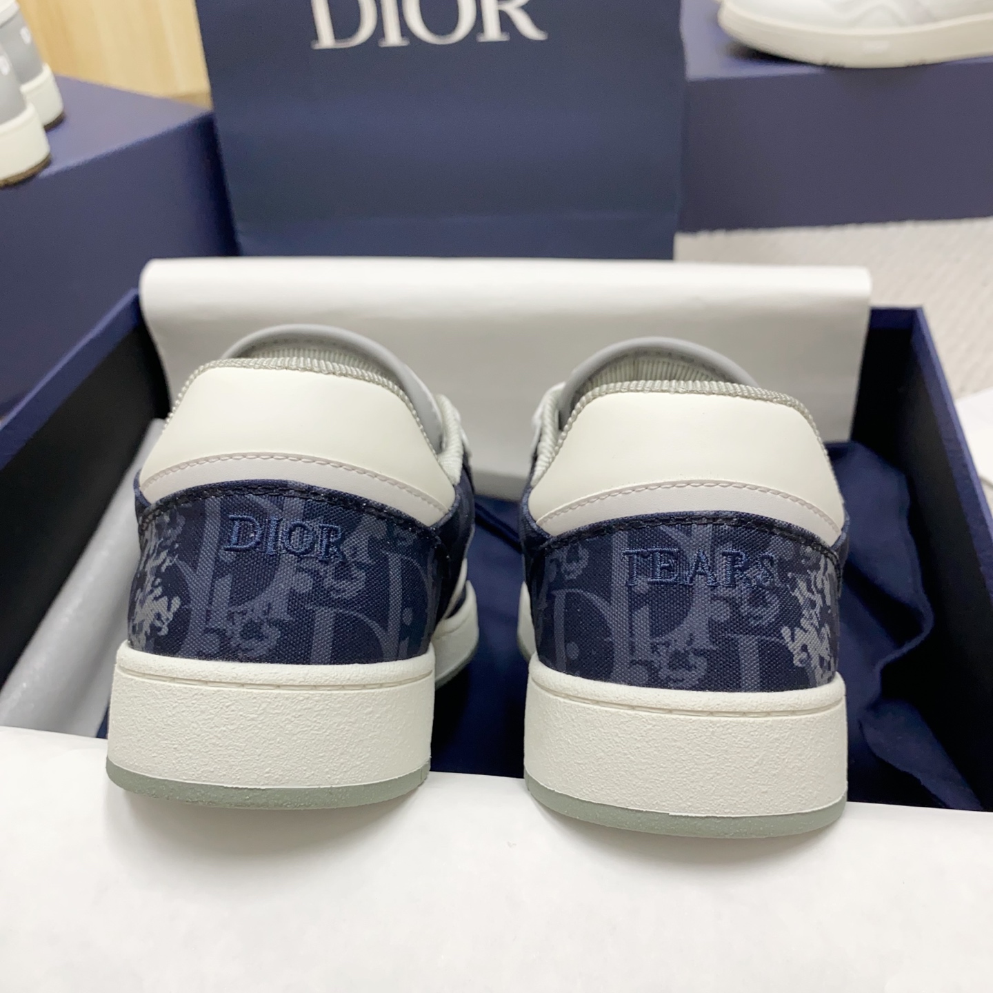 [TOP] Christian Dior  Men's Sneakers - White