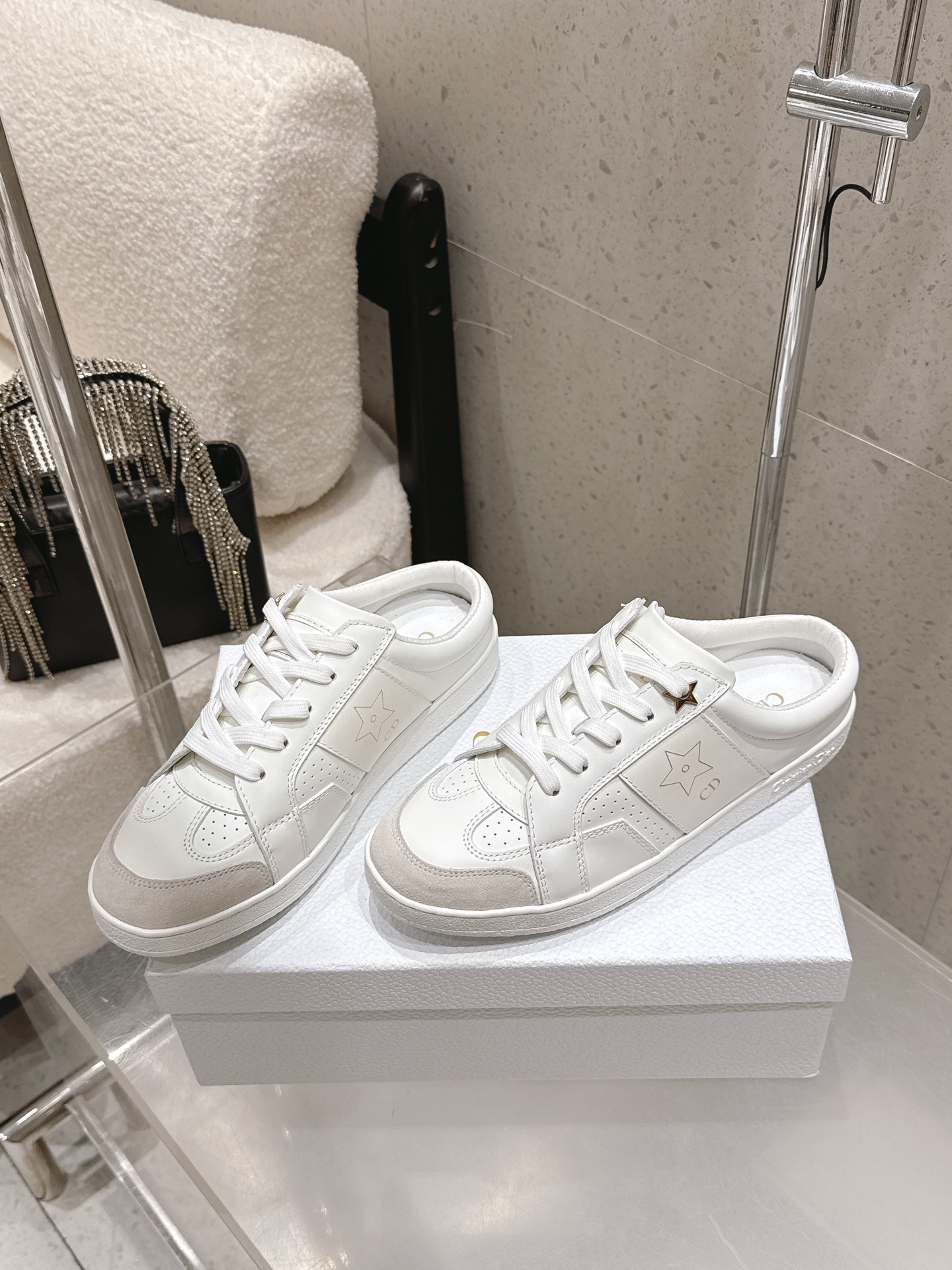 [TOP] Christian Dior Cowhide Casual Shoes - White - 711 Luxury