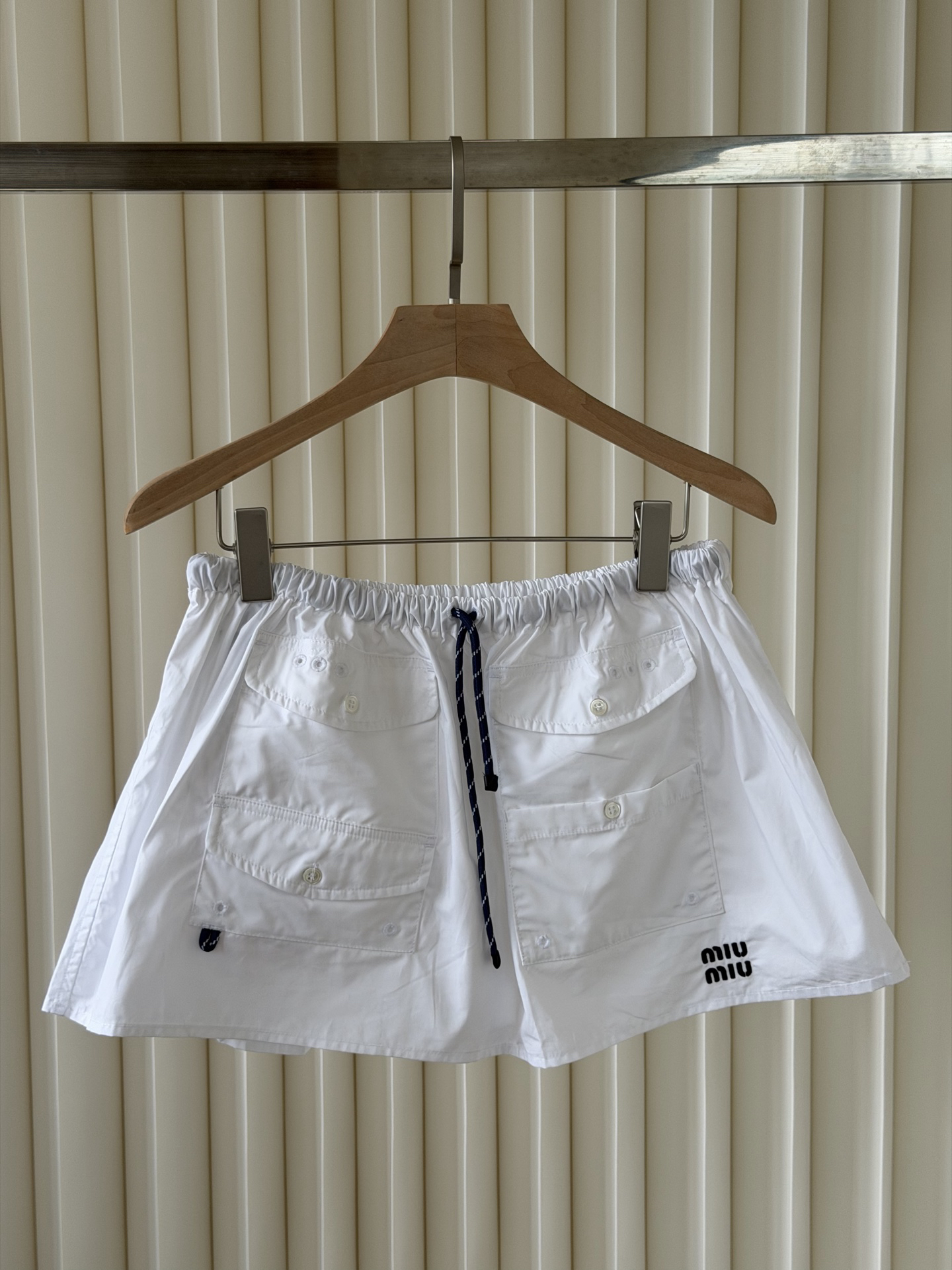 [TOP] Miu Miu Shorts - White - 711 Luxury