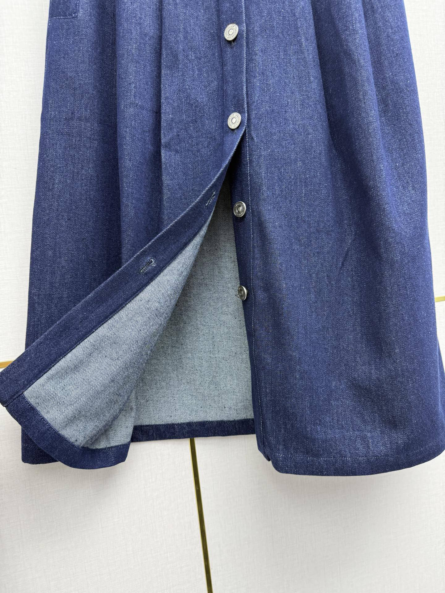 [TOP] Christian Dior Stand Collar Ruffled Short-Sleeve Shirt + Denim Skirt with Belt - White/Blue