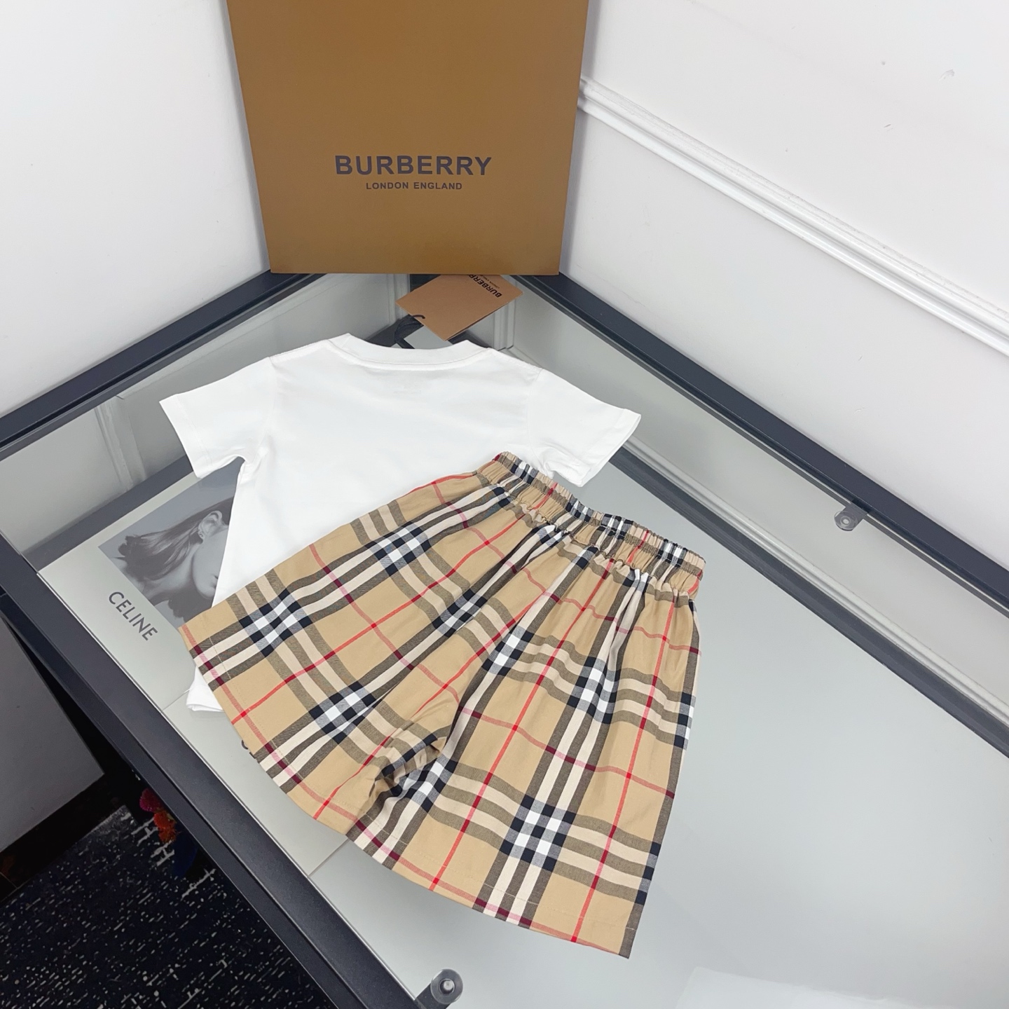 Burberry Unisex Kids White Blue Equestrian Knight Print Cotton T-Shirt & Vintage Check Elastic Waist Shorts 2 Piece Matching Set Boys Girls Sizes 90-150