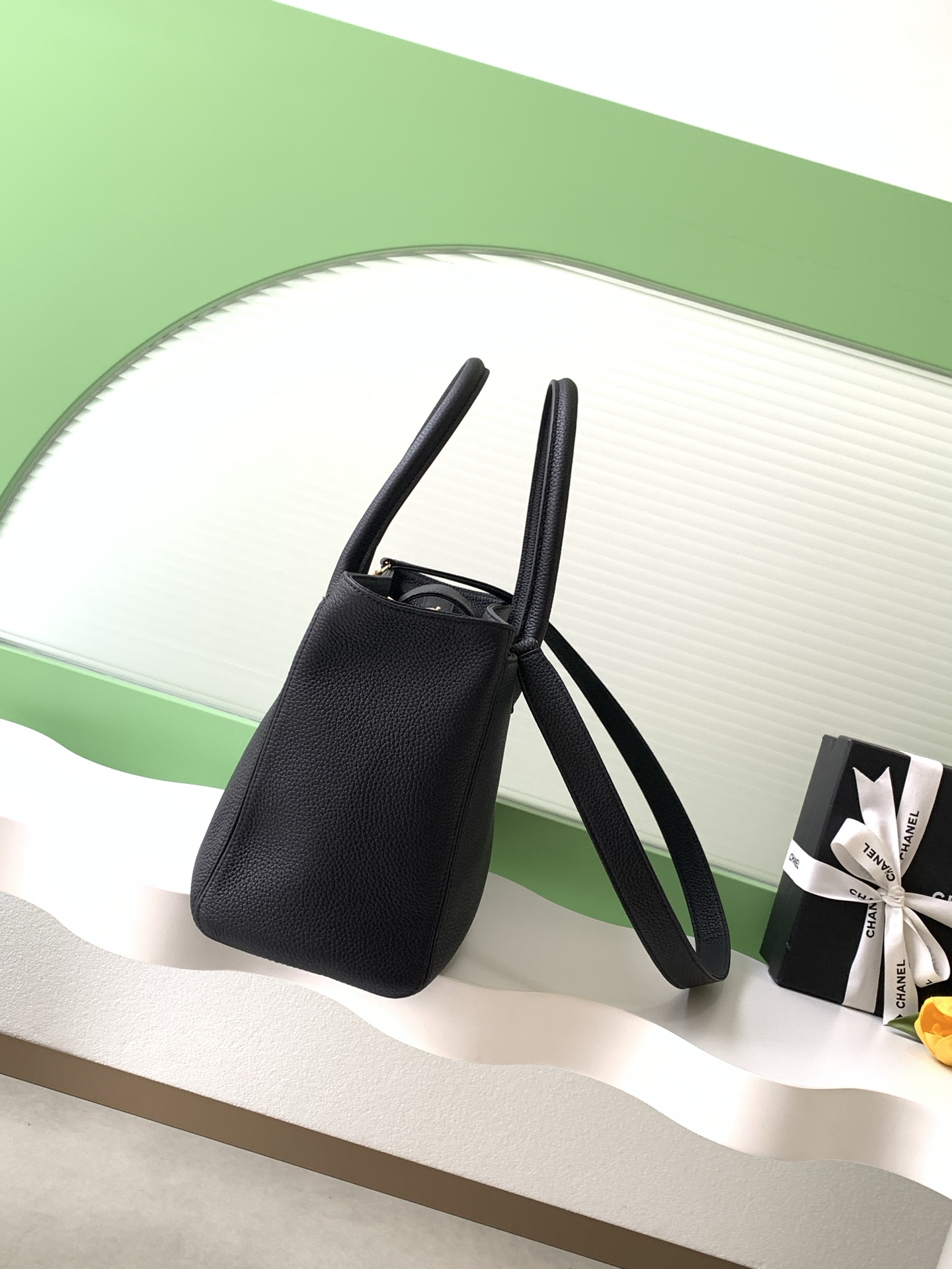 [TOP] CHANEL Cerf Tote Bag 24-36-14CM / 17.5-32-13CM - Black