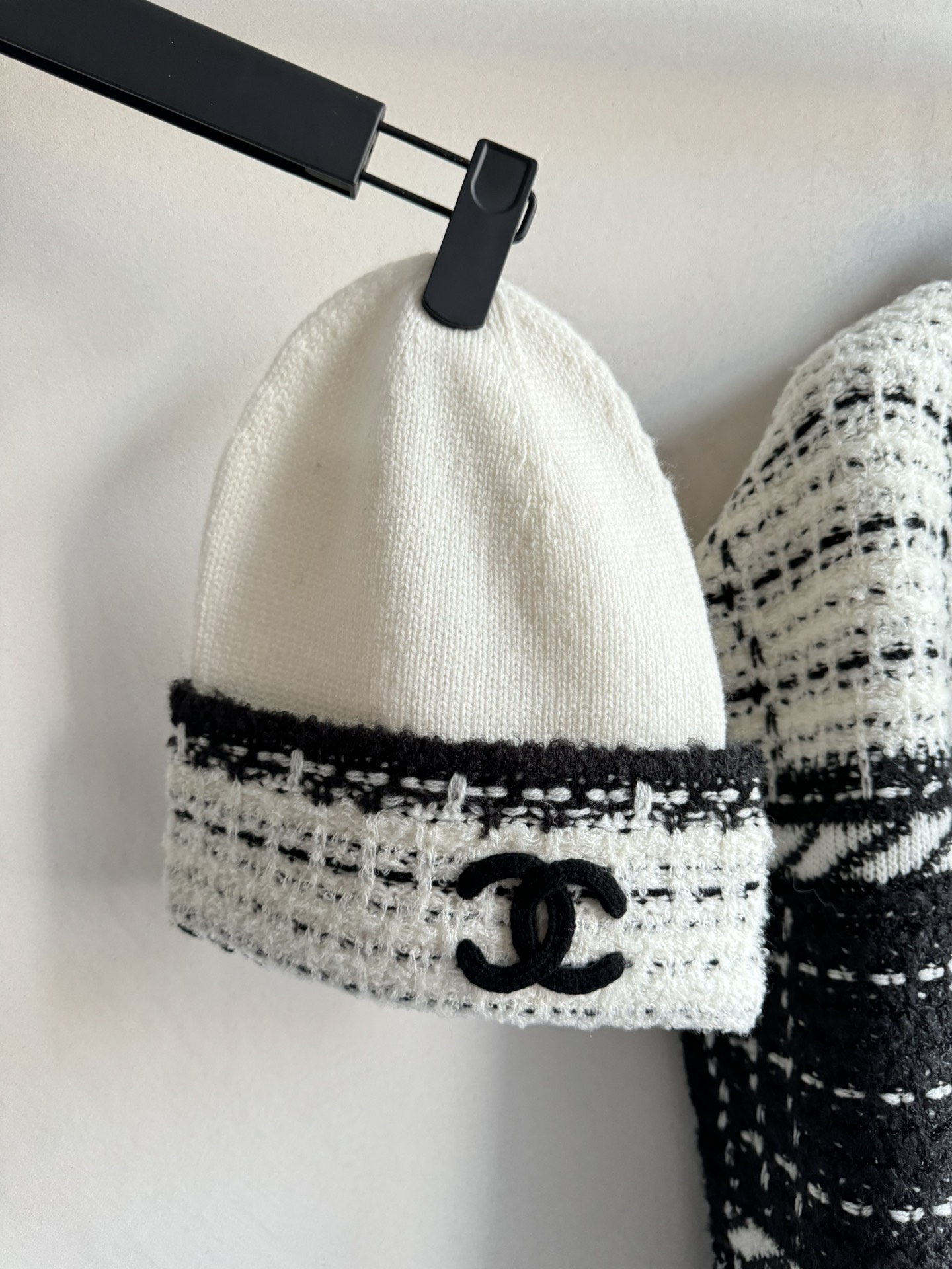 [TOP] CHANEL Knitted Hat - White