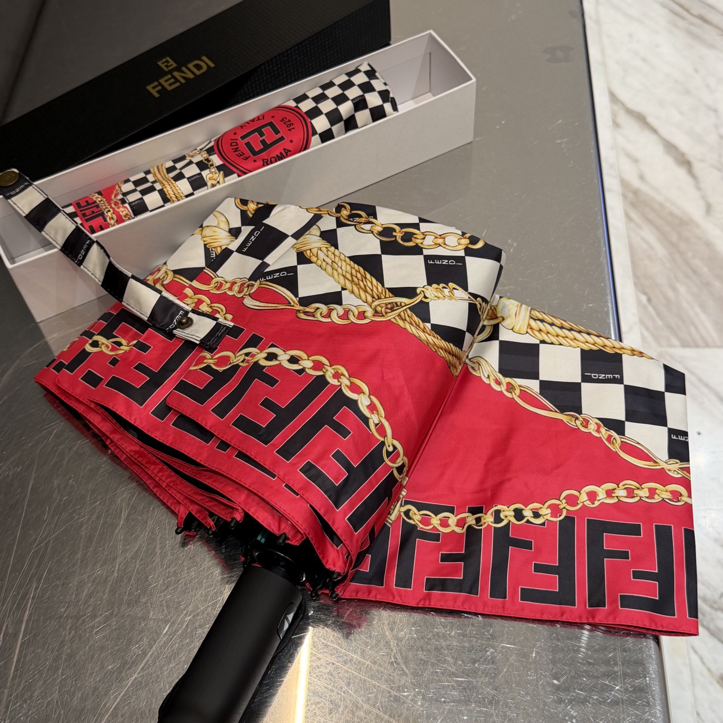 [TOP] FENDI Umbrella - Black and Red - 711 Luxury