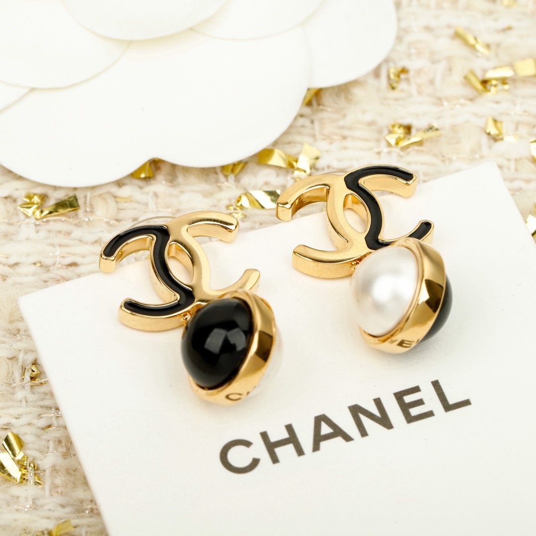 [TOP] CHANEL Earrings - Gold