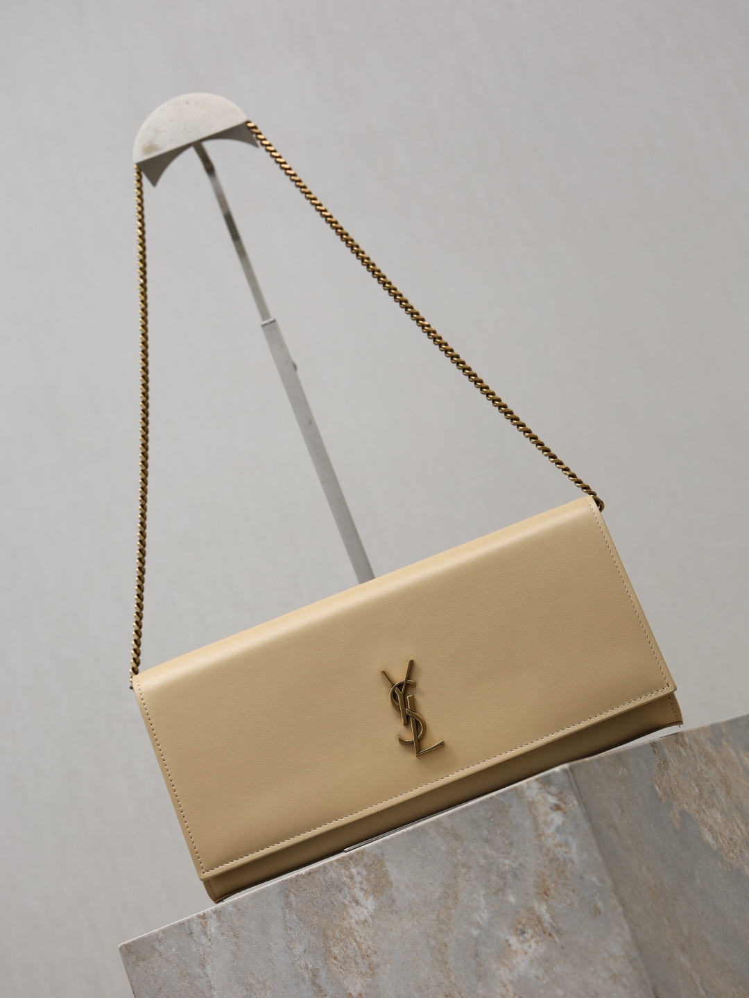 [TOP] Yves Saint Laurent YSL Classic Kate Chain Bag Cowhide 27x12x4cm - Apricot & GHW - 711 Luxury