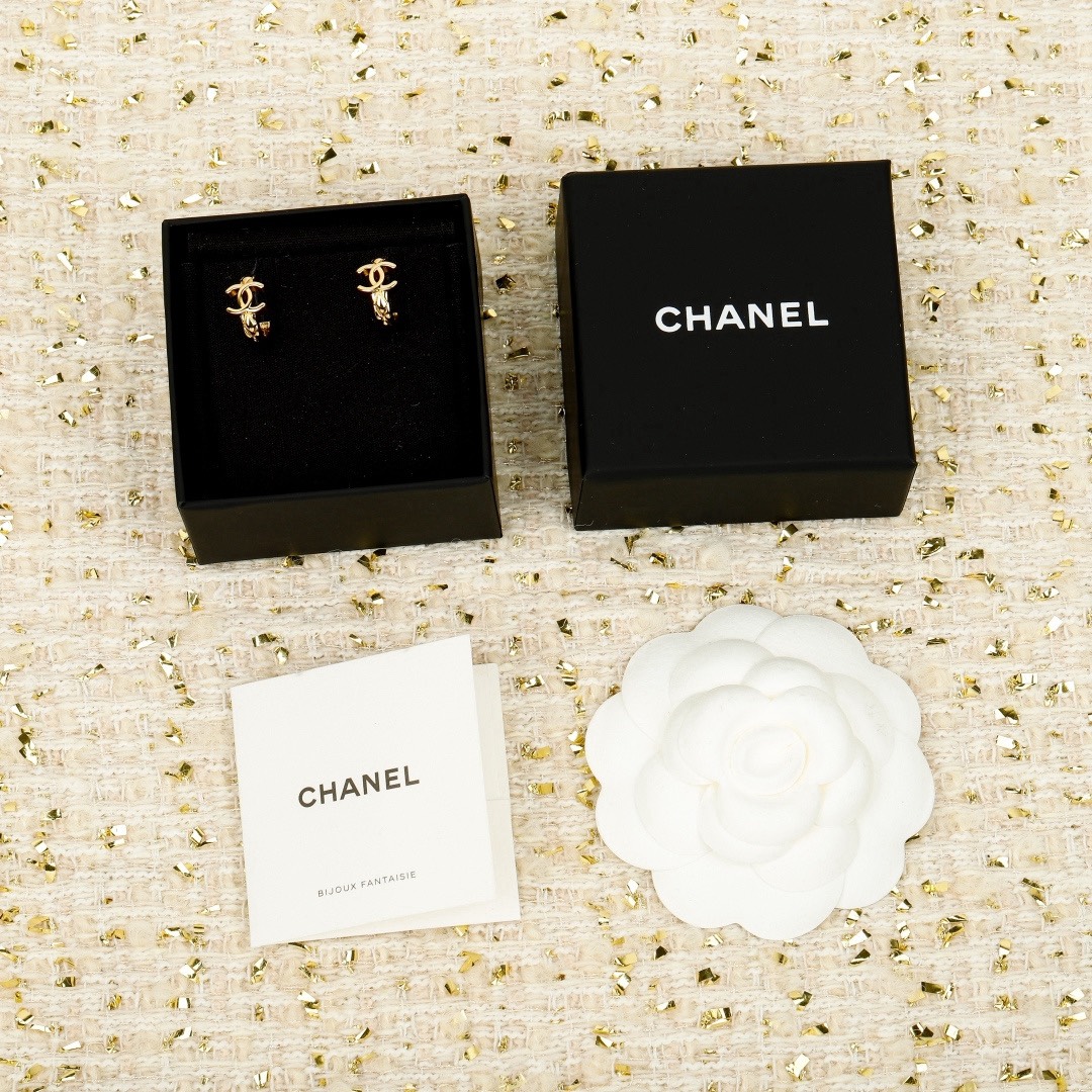 [TOP] CHANEL Earrings - Gold