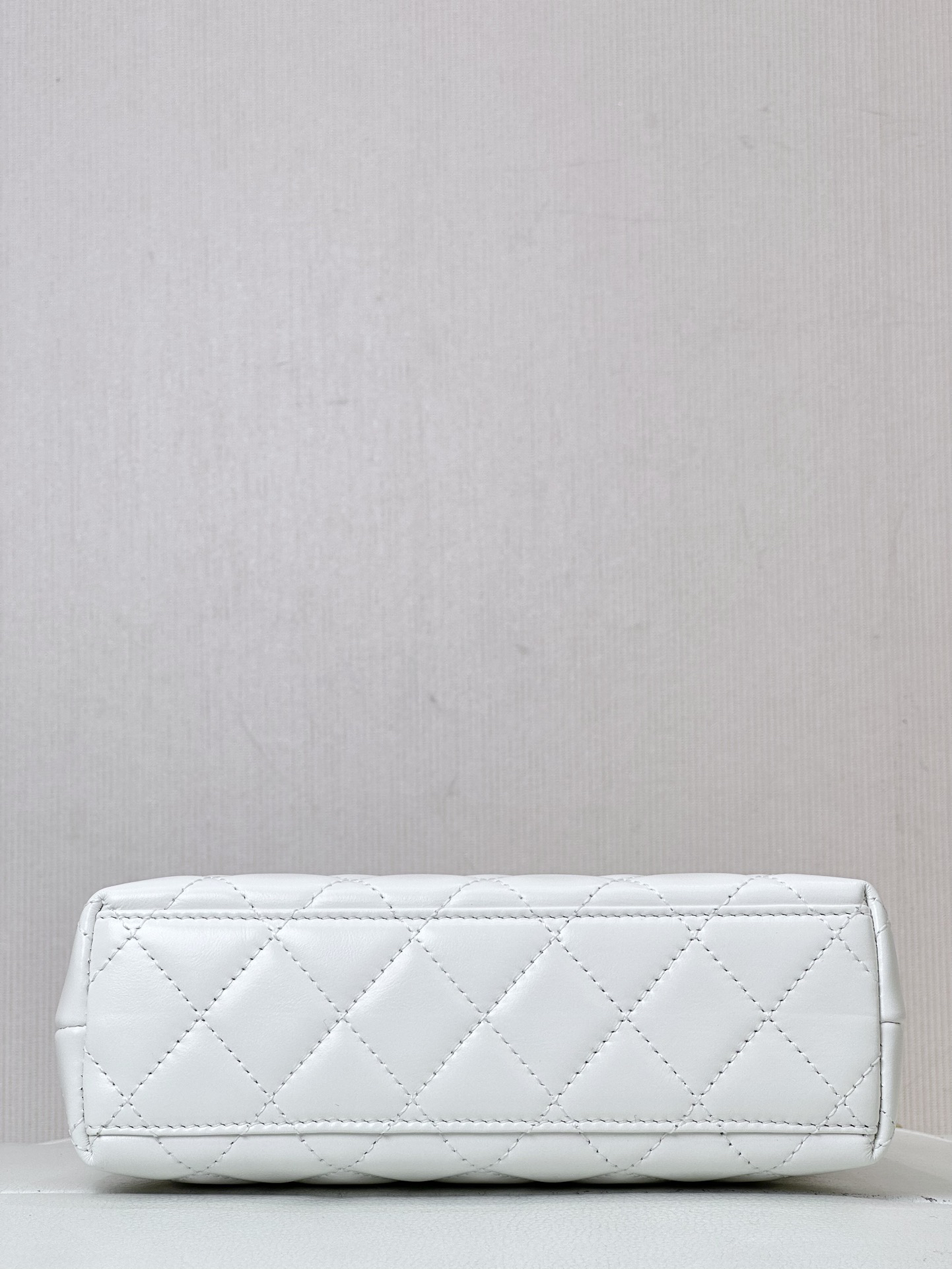 [TOP] CHANEL Kelly Bag Cowhide 13x19x7cm - White - 711 Luxury