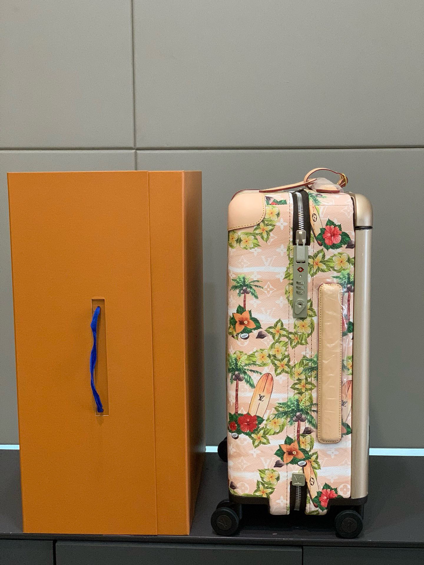 [TOP] Louis Vuitton LV Rolling Luggage Horizon 38.0 x 55.0 x 21.0 cm - Beige - 711 Luxury