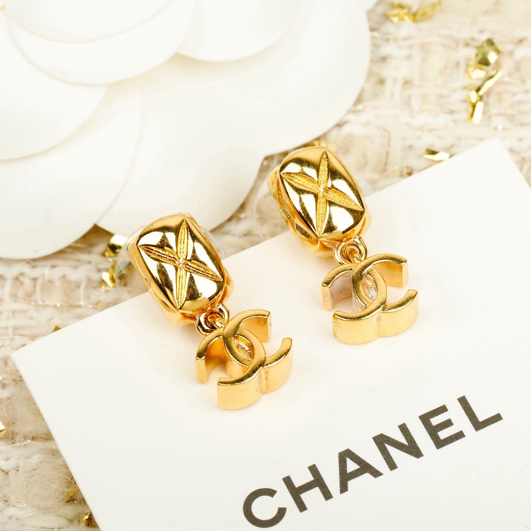[TOP] CHANEL Earrings - Gold