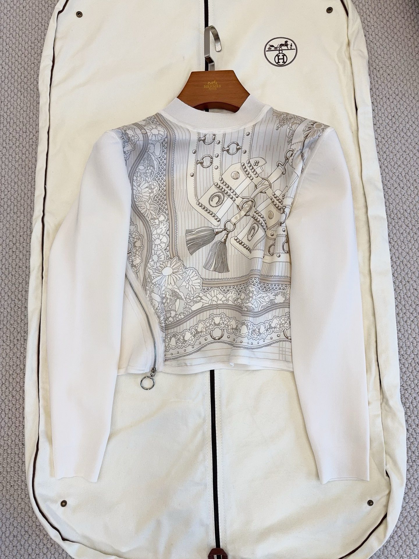 Designer Clothing Hermès Aux Champs En Fleurs Raye Long-sleeve Twillaine Sweater #389768 View 2 | Nigo Office