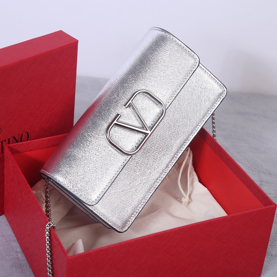 [TOP] VALENTINO Garavani VLogo Signature Bag 20 x 10.5 x 4 cm - Sliver - 711 Luxury