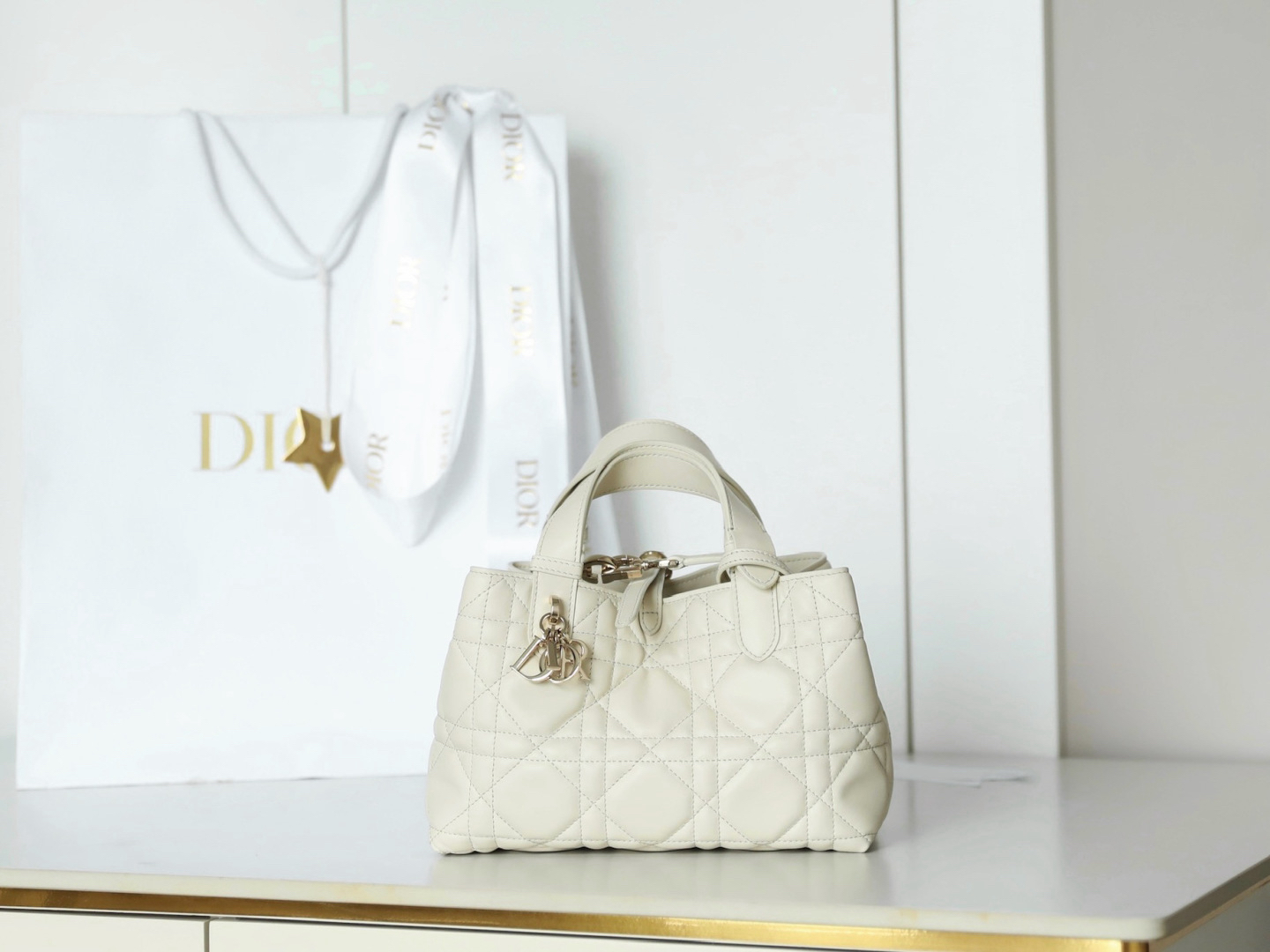[TOP] Christian Dior Toujours Bag Cowhide 23x14x12cm - White - 711 Luxury